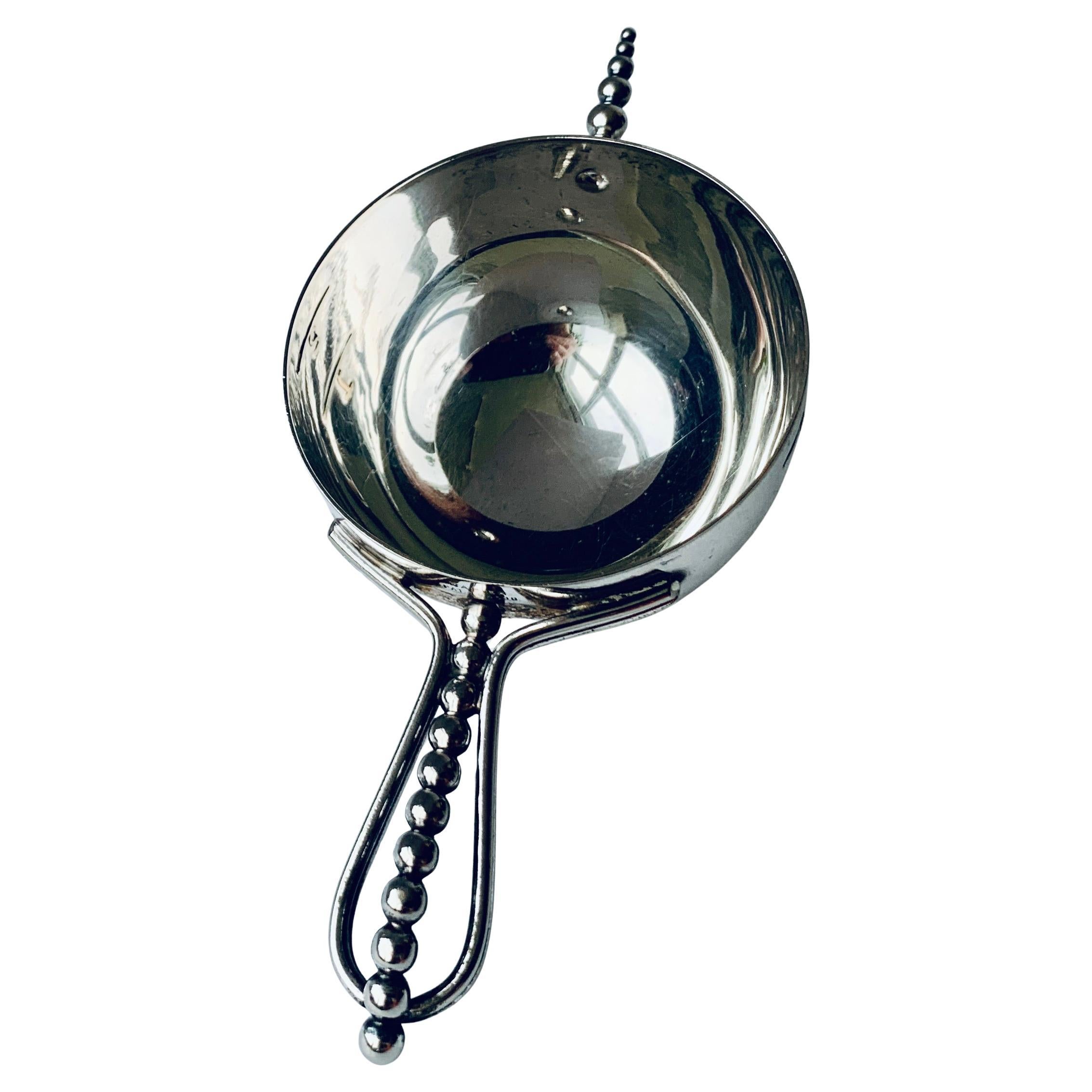 Napier Bottoms-Up Spirit Measure/Jigger Art Decó Plateado en venta