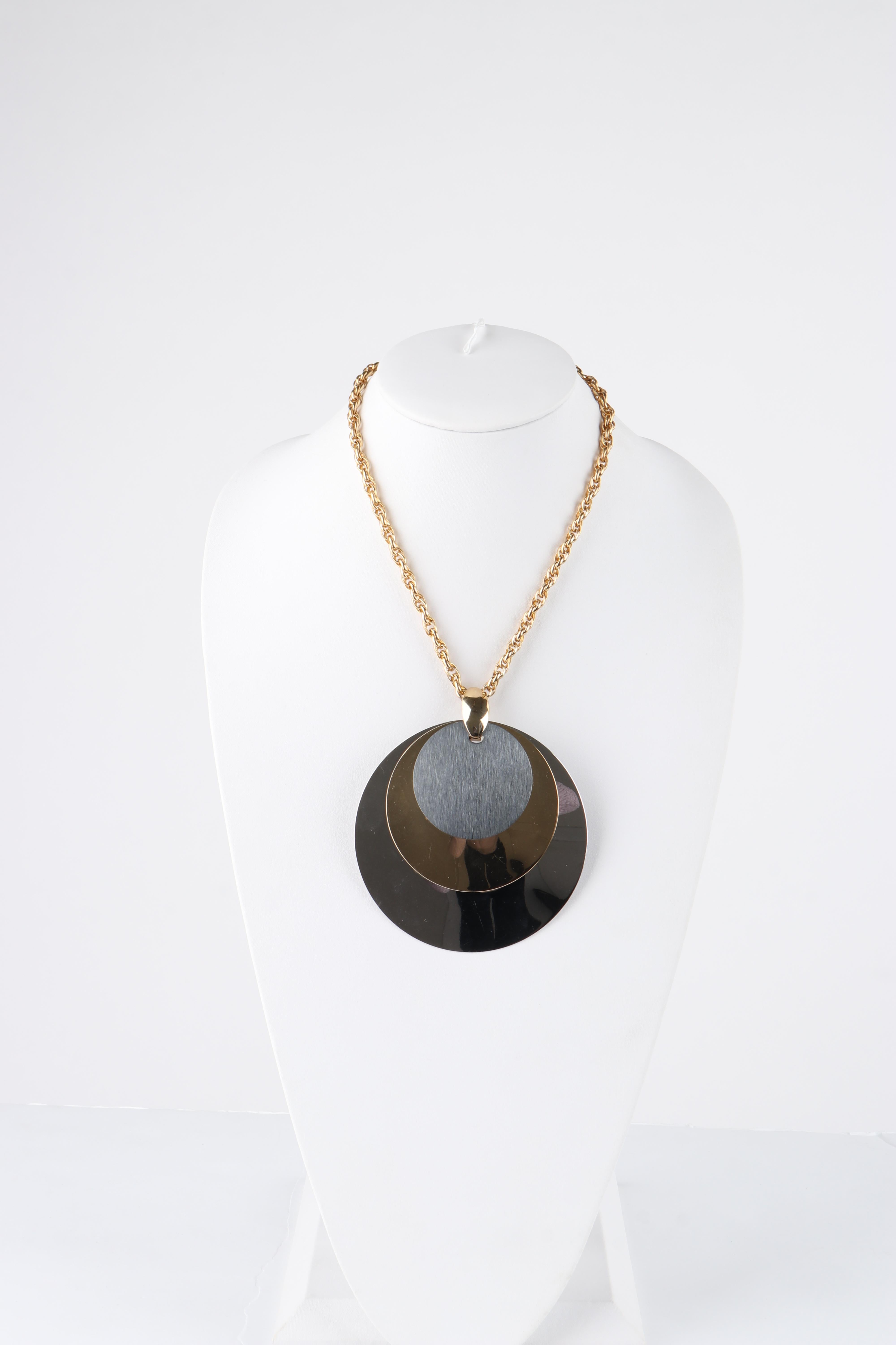 NAPIER c.1974 Vtg Modernist Tri-Metal Oval Pendant Necklace Bracelet 4 Pc Set For Sale 1