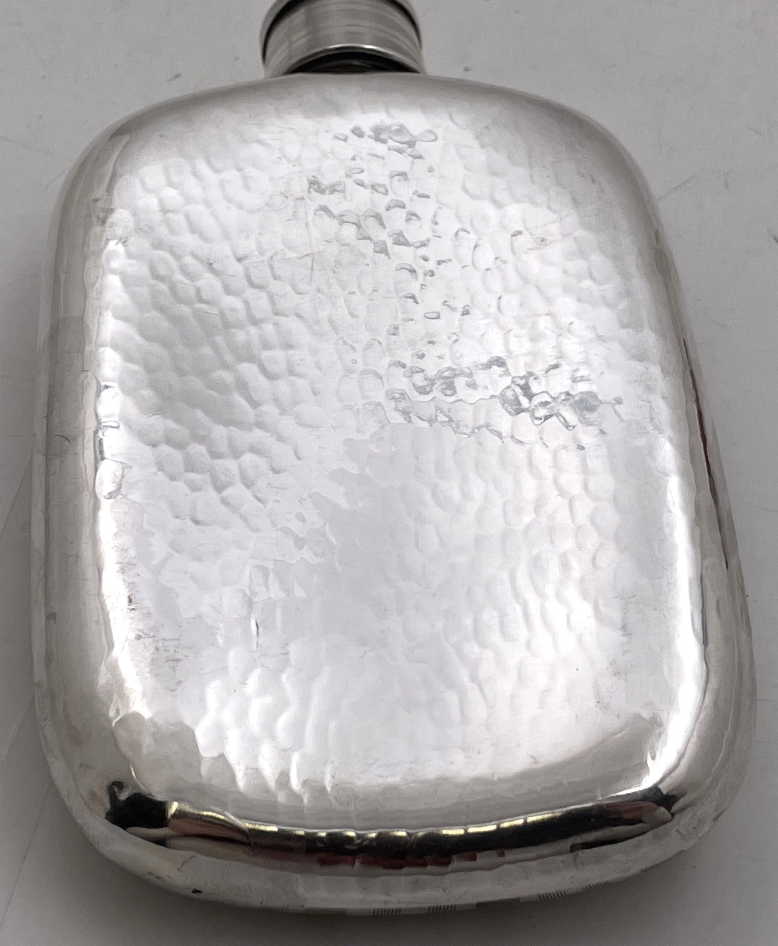 Petaca Napier de oro y plata de ley con vaso de chupito Art Déco Principios del siglo XX Estadounidense en venta