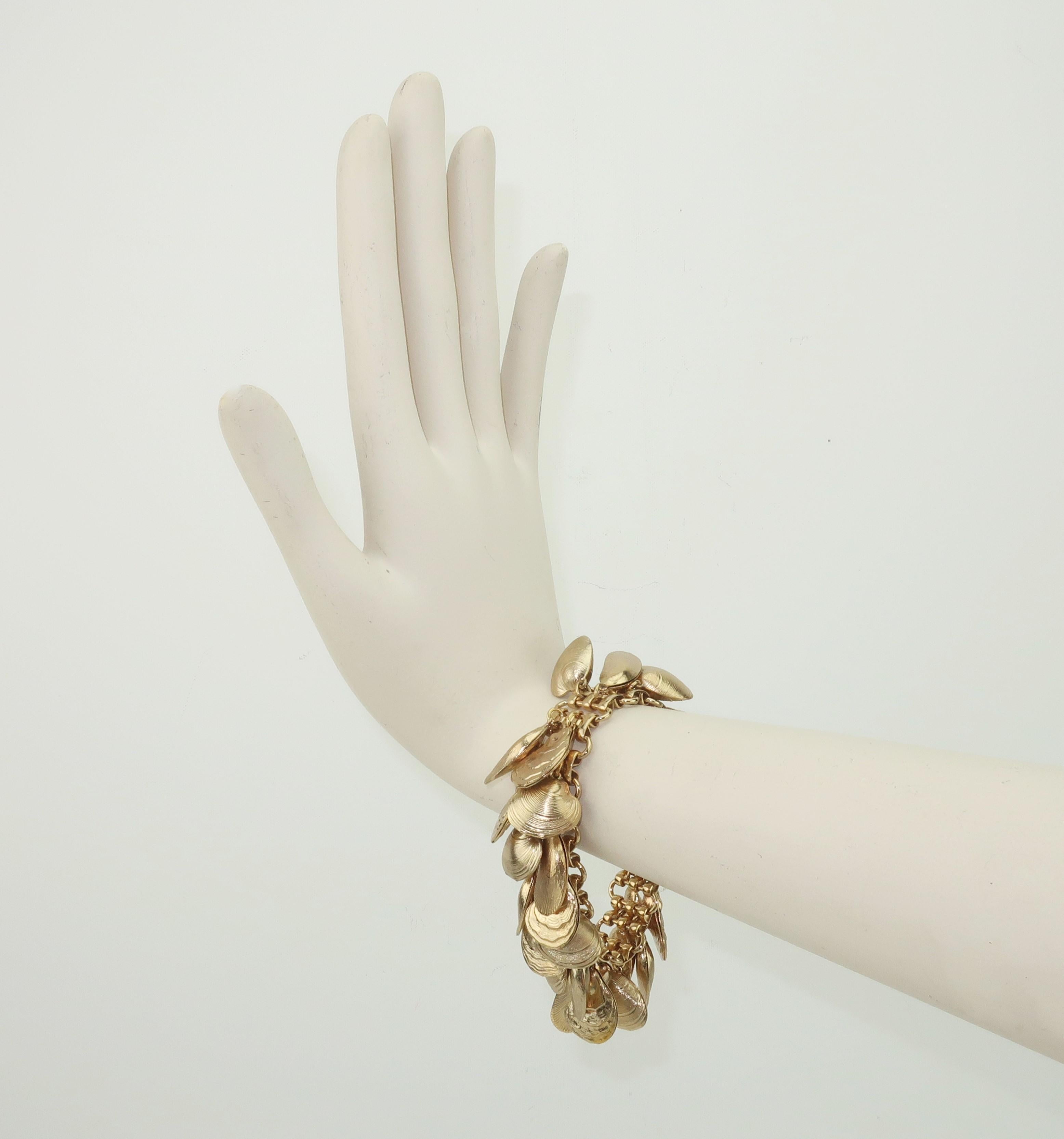 Napier Gold Tone Oyster Clam Shell Charm Bracelet & Earrings, C.1960 In Good Condition In Atlanta, GA