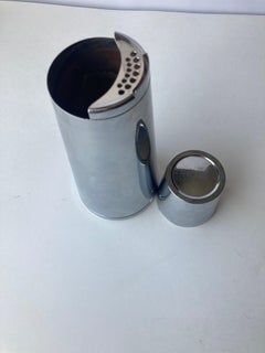 Napier/Meriden, Shaker da cocktail placcato in argento disegnato da Emil A. Schuelke, "Cono".