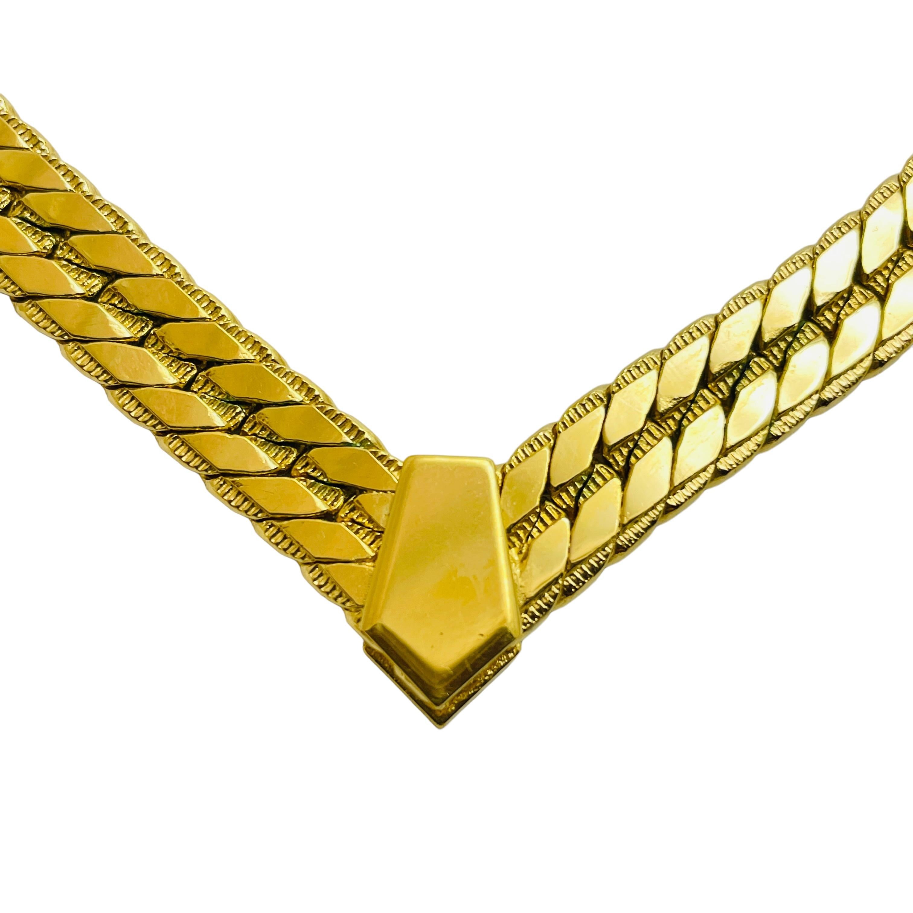 DETAILS

• signed NAPIER  

• gold tone 

• vintage designer necklace 

MEASUREMENTS  

•

CONDITION

•  very good vintage condition with minimal signs of wear 

 Sku 40

❤️❤️  VINTAGE DESIGNER JEWELRY ❤️❤️

❤️❤️  ALEXANDER’S BOUTIQUE  ❤️❤️