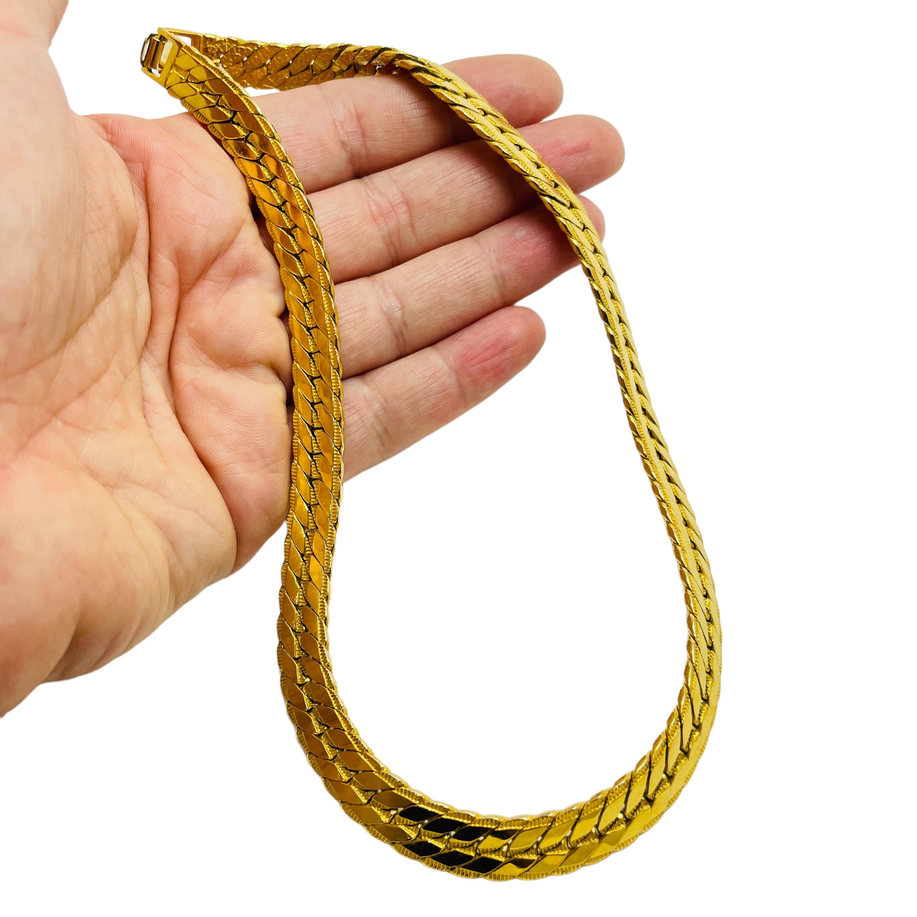 NAPIER signierte goldfarbene Designer-Laufsteg-Halskette mit Schlangenmuster im Angebot 1