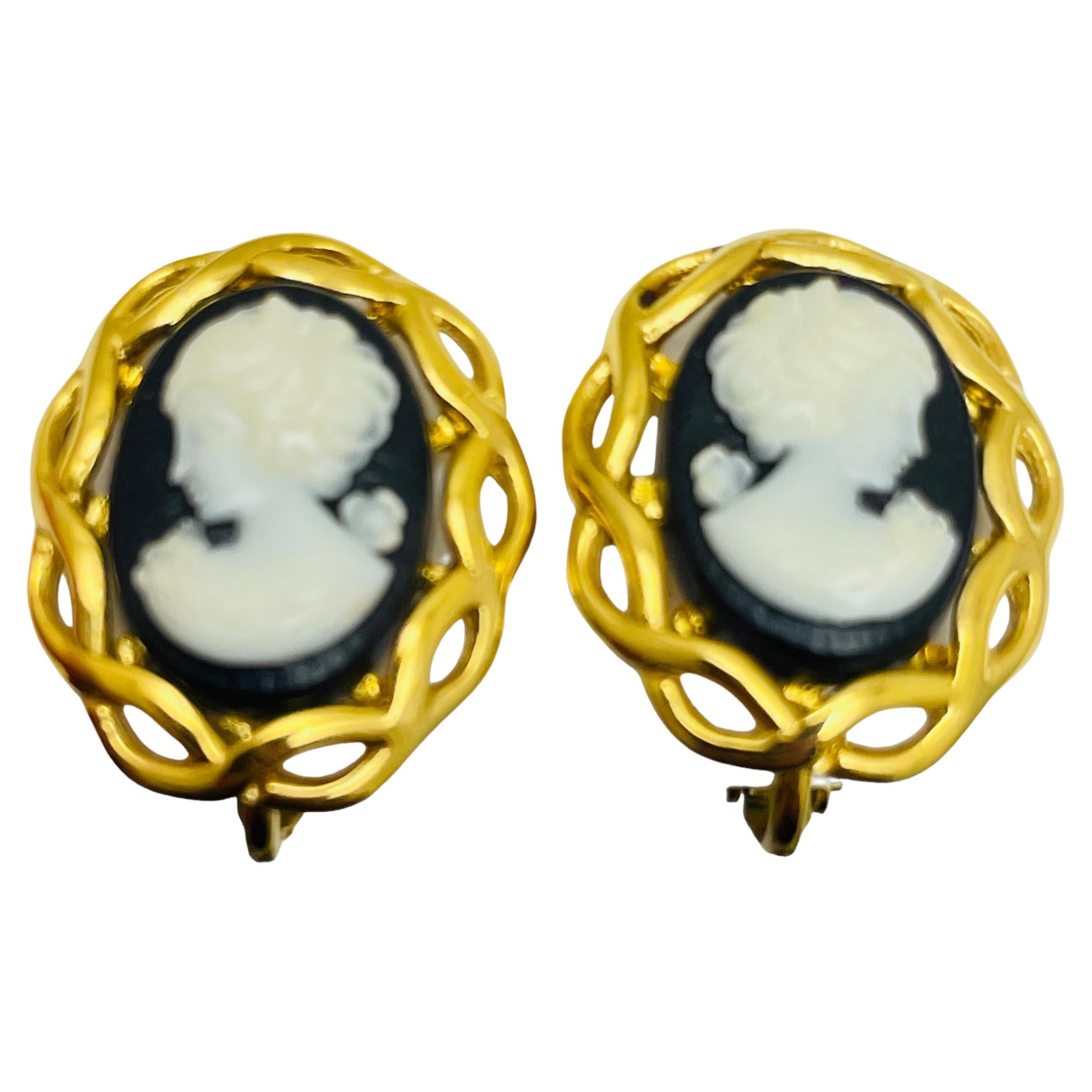 NAPIER signierte Vintage Goldtöne faux cameo Designer-Ohrclips an Ohrringen
