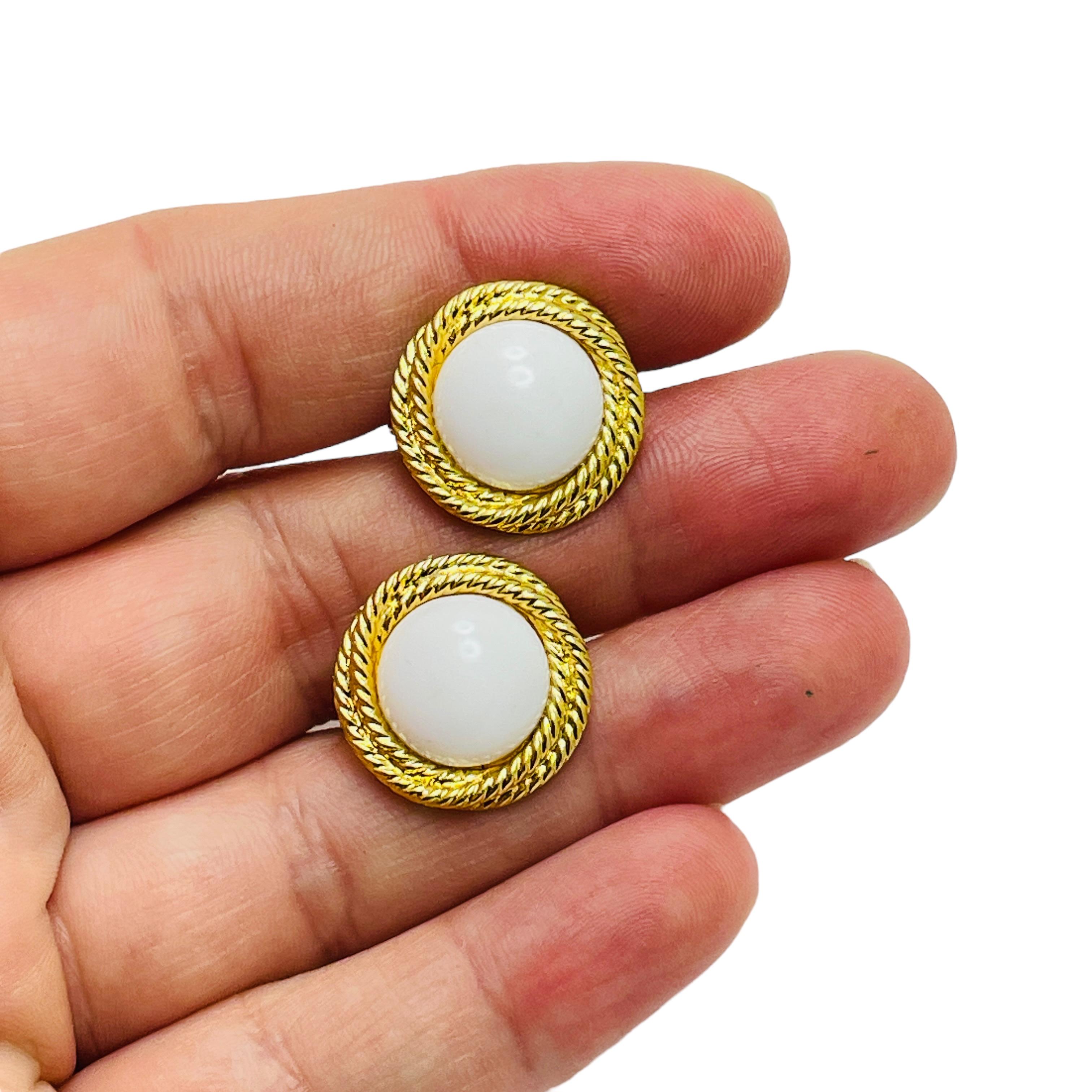 NAPIER signiert Vintage Gold Ton Glas Designer Ohrringe Clip auf Damen im Angebot