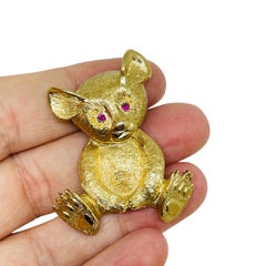 NAPIER broche de diseño vintage firmado en tono dorado oso koala ojos de strass rosa