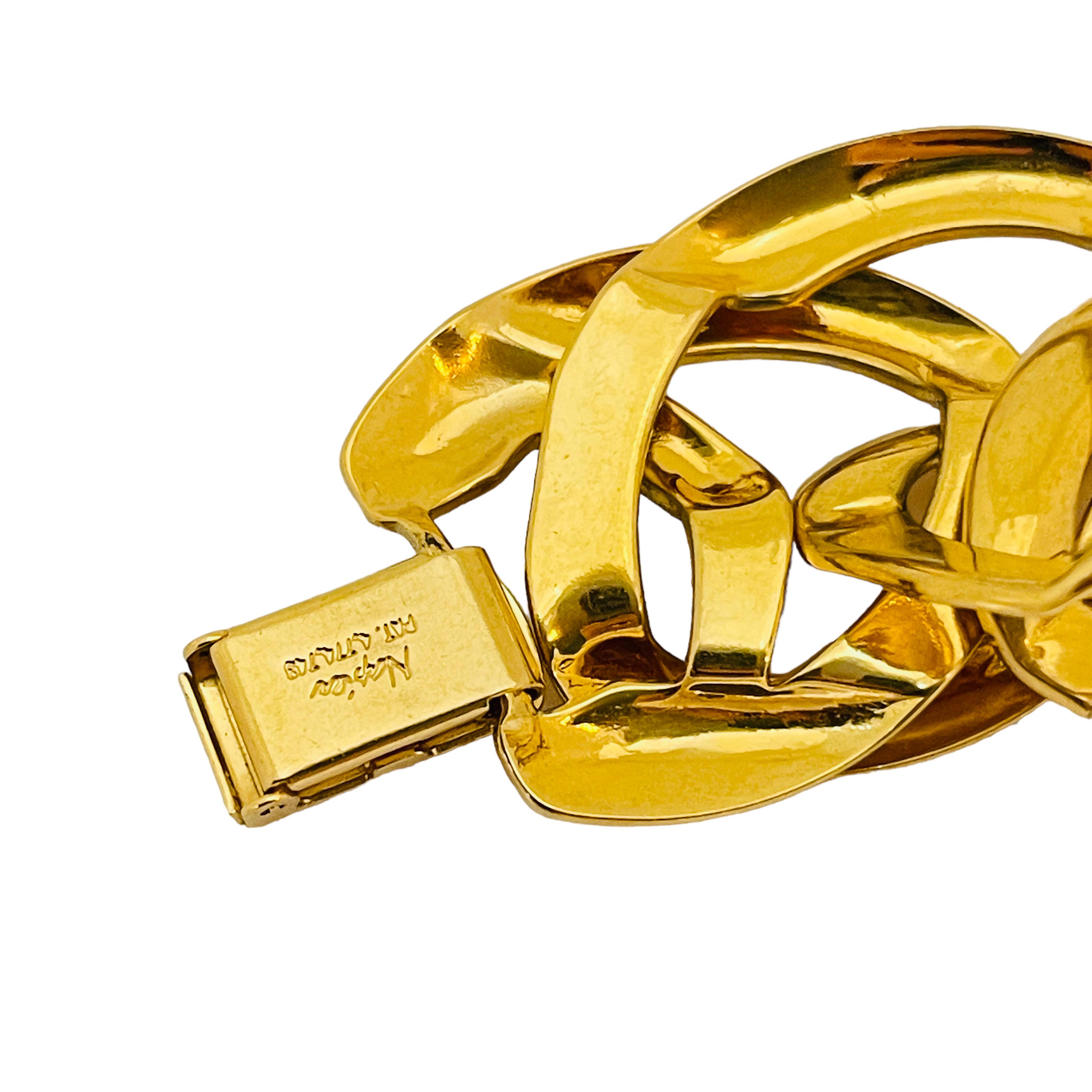 NAPIER signed vintage gold tone massive chain link designer bracelet In Good Condition For Sale In Palos Hills, IL