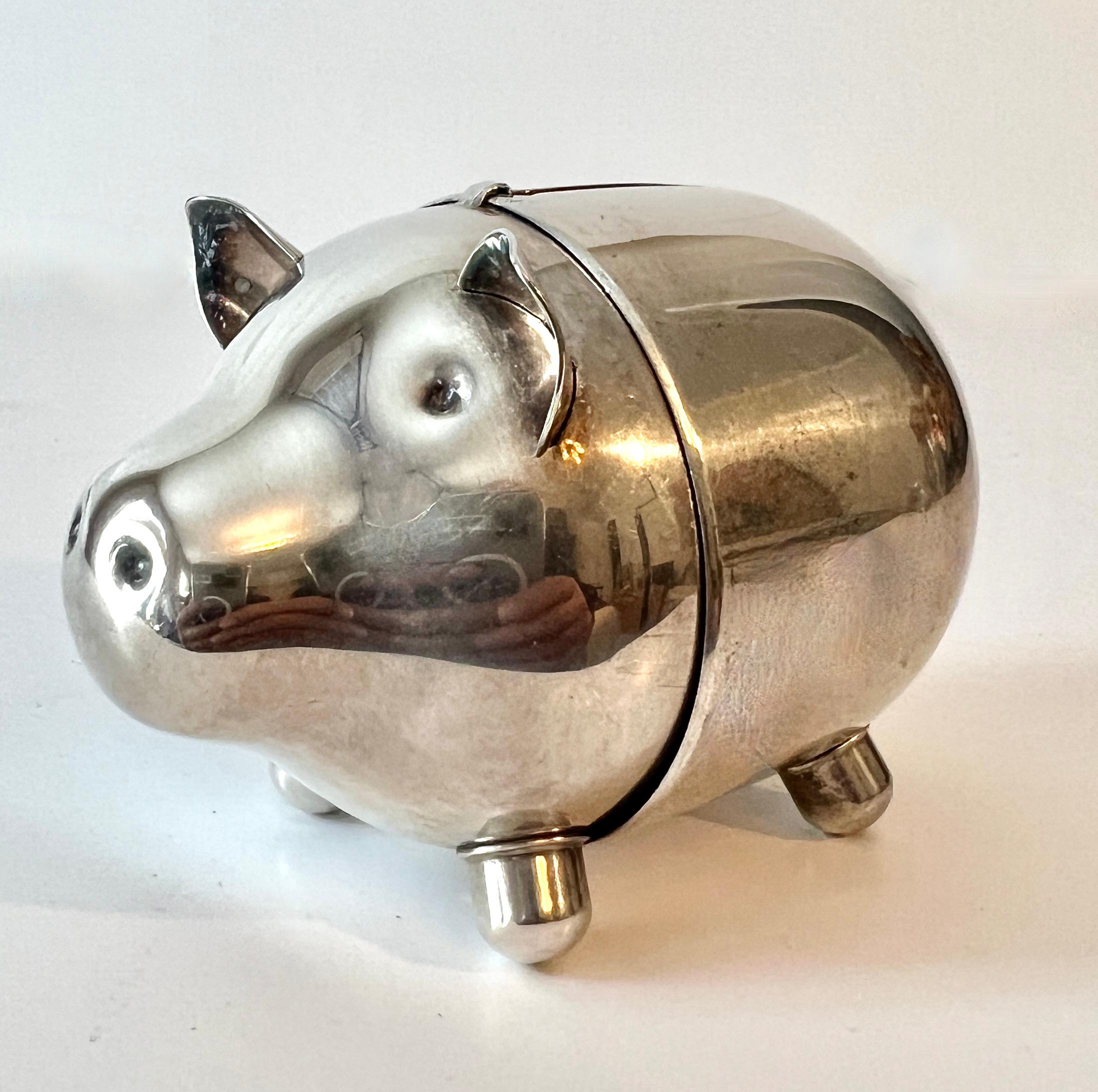 A delightful Piggy bank in the shape of a pig!

The piece is in very good condition with no oxidation to the silver.

A complement to any space, and especially a Childs or baby nursery.  the piece has a set screw, when released the bank comes apart.