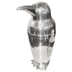 Shaker à cocktail Pingouin Napier en métal argenté:: 1936