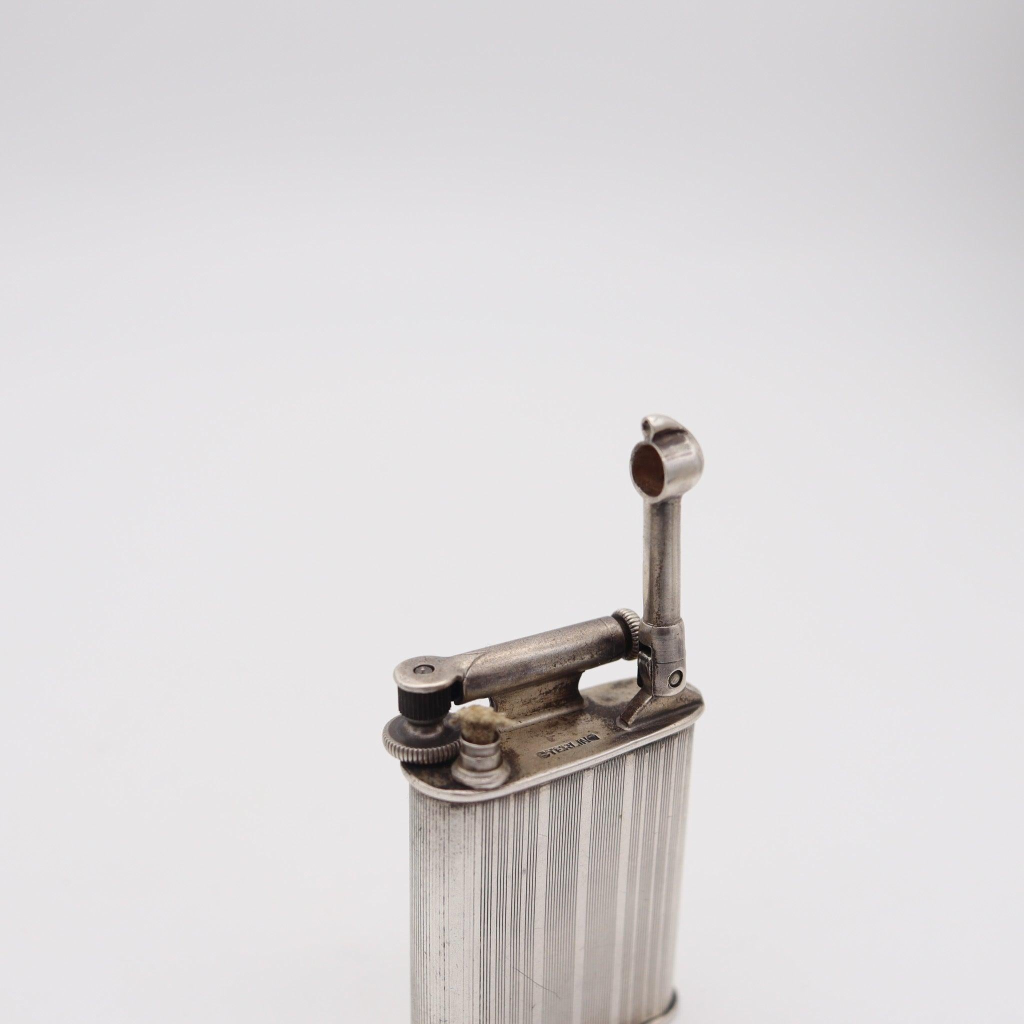 Inizio XX secolo NAPIER Surefire 1928 Art Deco Accendino a benzina tascabile asimmetrico in argento 925 in vendita
