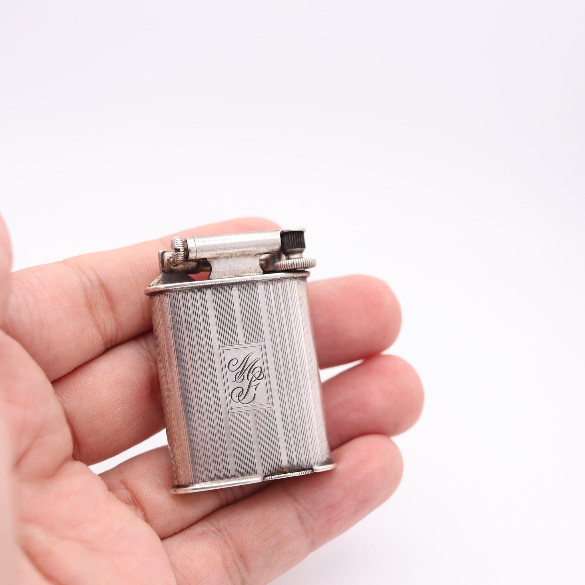 NAPIER Surefire 1928 Art Deco Accendino a benzina tascabile asimmetrico in argento 925 in vendita 1