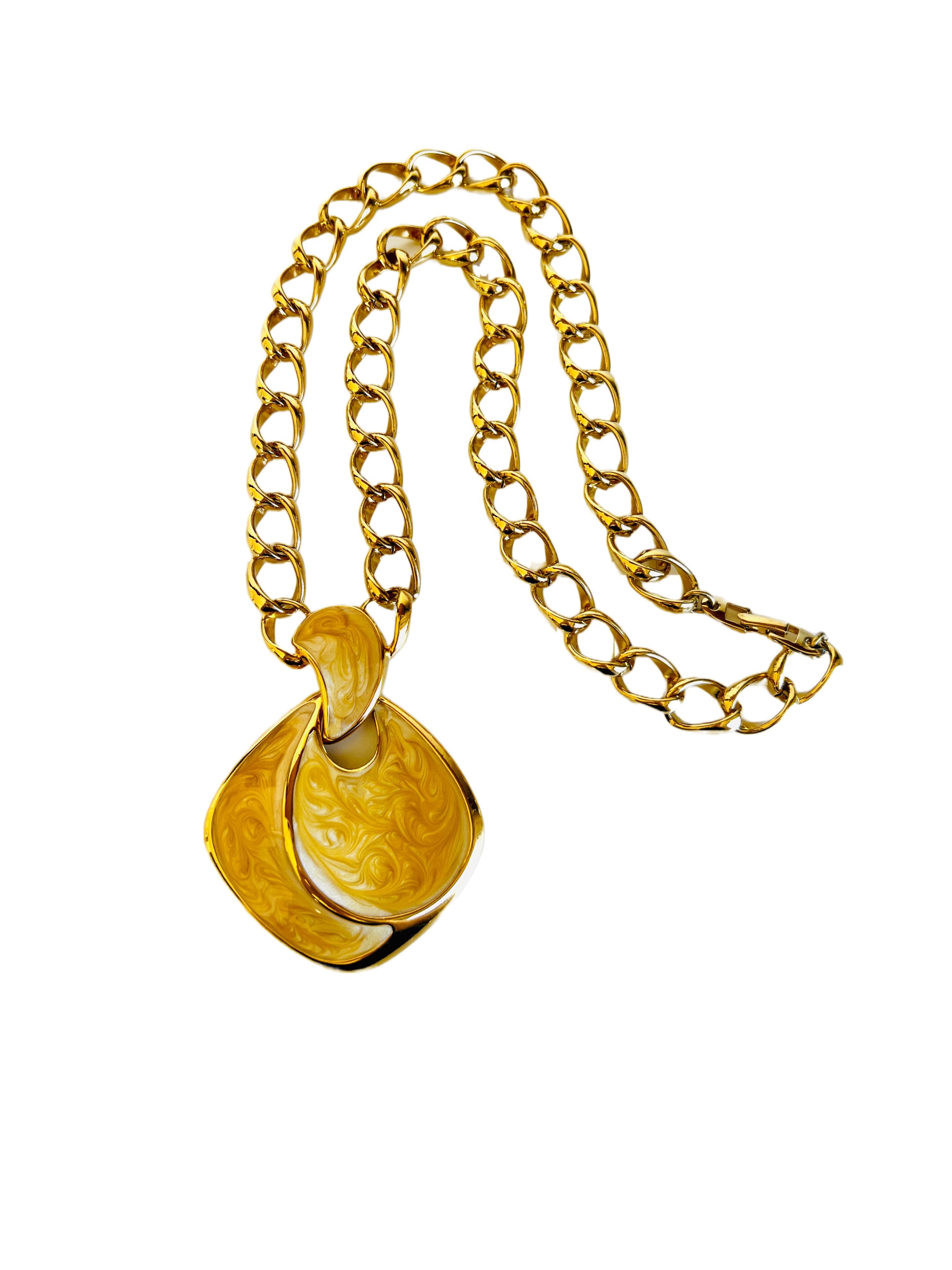 Napier Swirled Enamel Chunky Gold Chain Link Statement Necklace (Collier à maillons en or) en vente 7