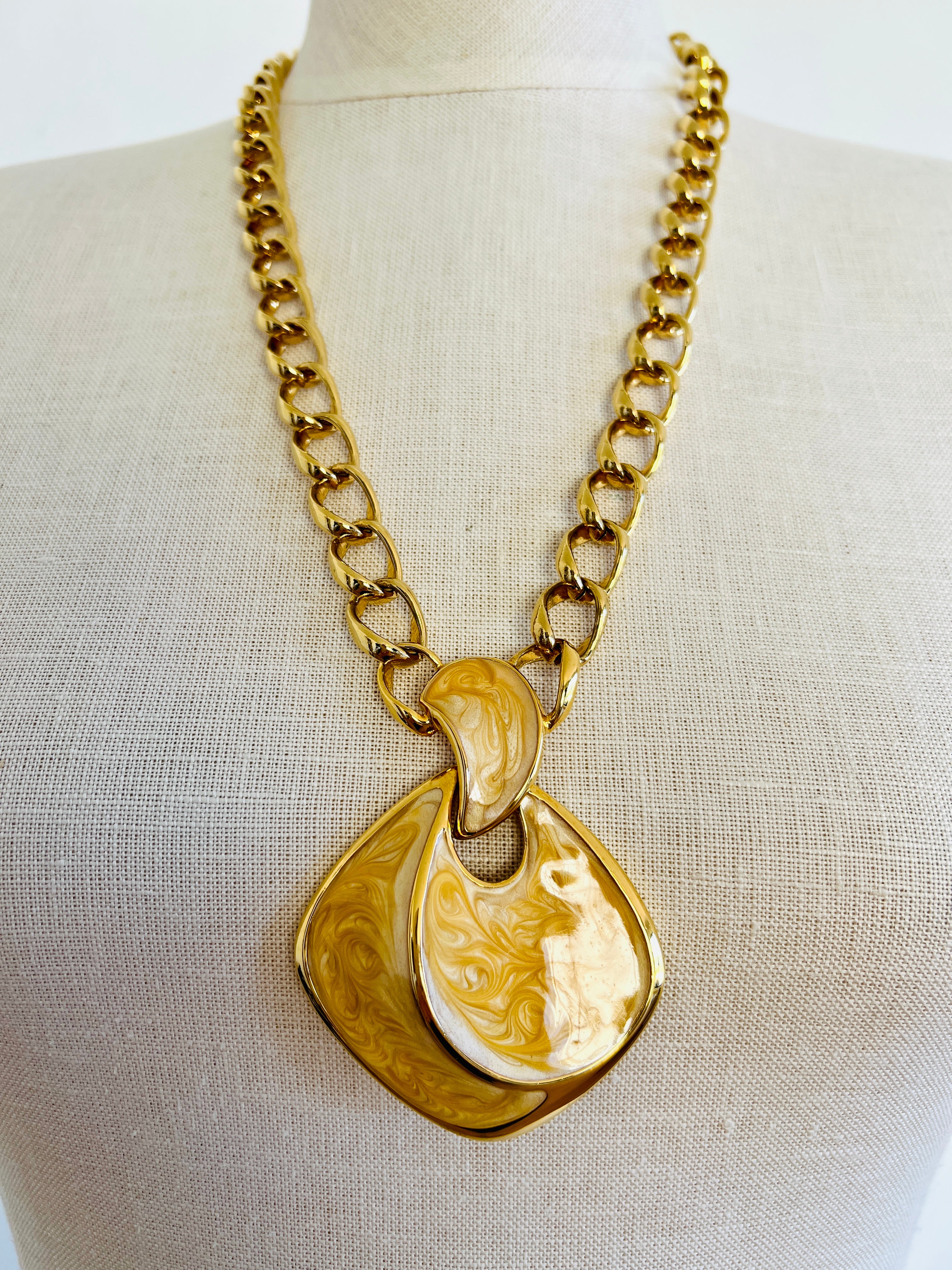 Napier Swirled Enamel Chunky Gold Chain Link Statement Necklace (Collier à maillons en or) en vente 1
