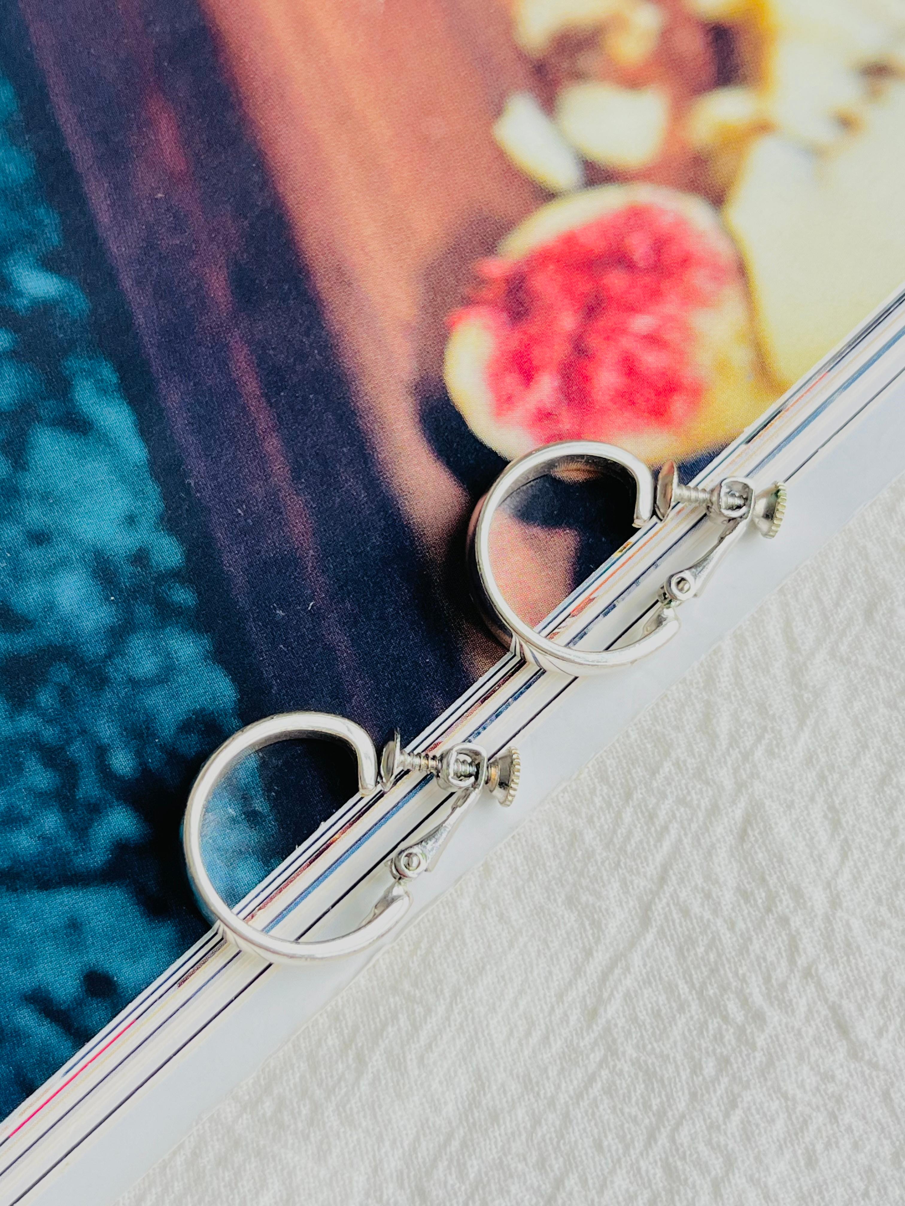 Napier Vintage Small Circle Round Hoop Huggie Modernist Silver Clip On Earrings In Excellent Condition In Wokingham, England