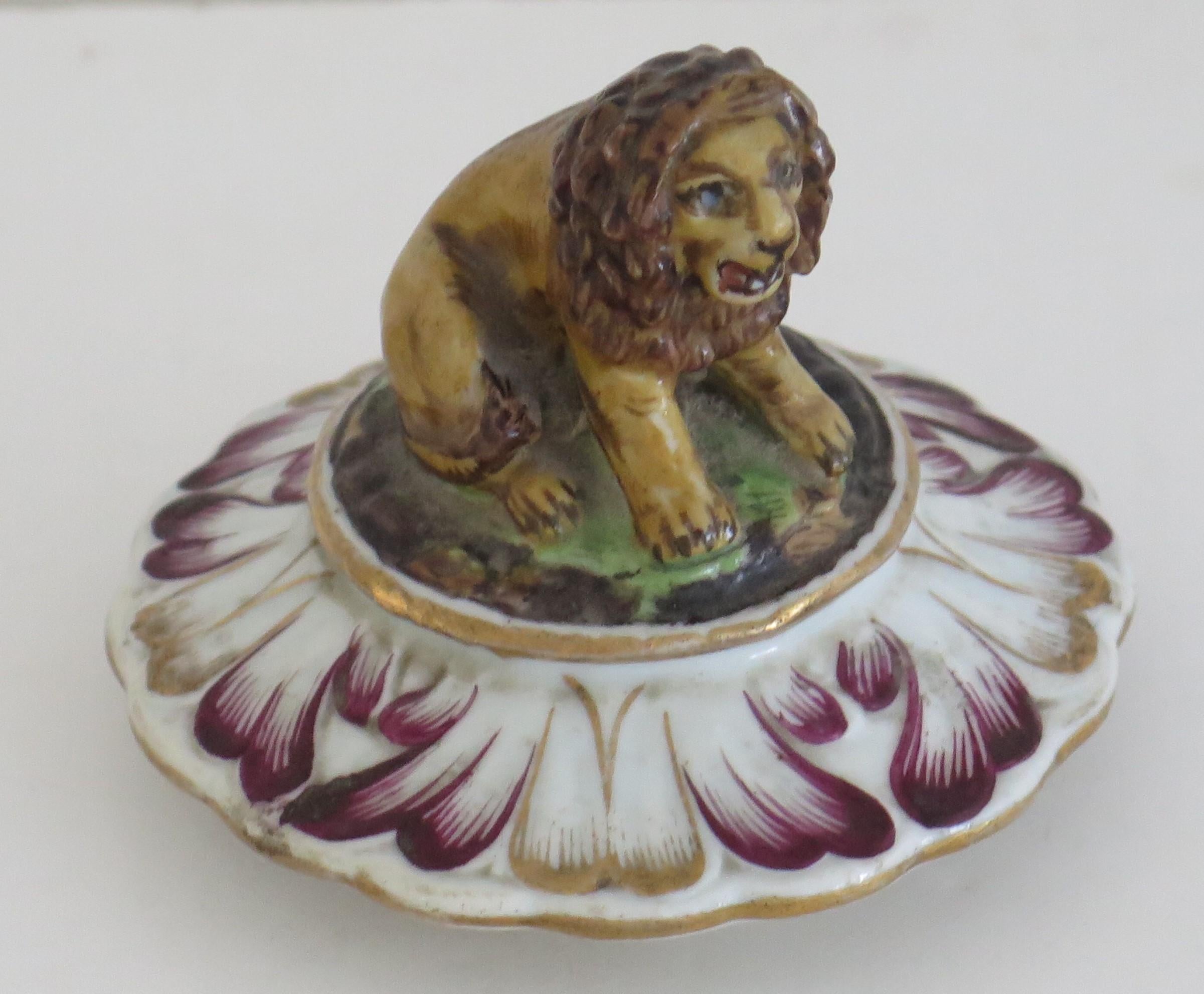 Pichet à couvercle en porcelaine de Naples Capodimonte,  Italie - Début du XIXe siècle en vente 5