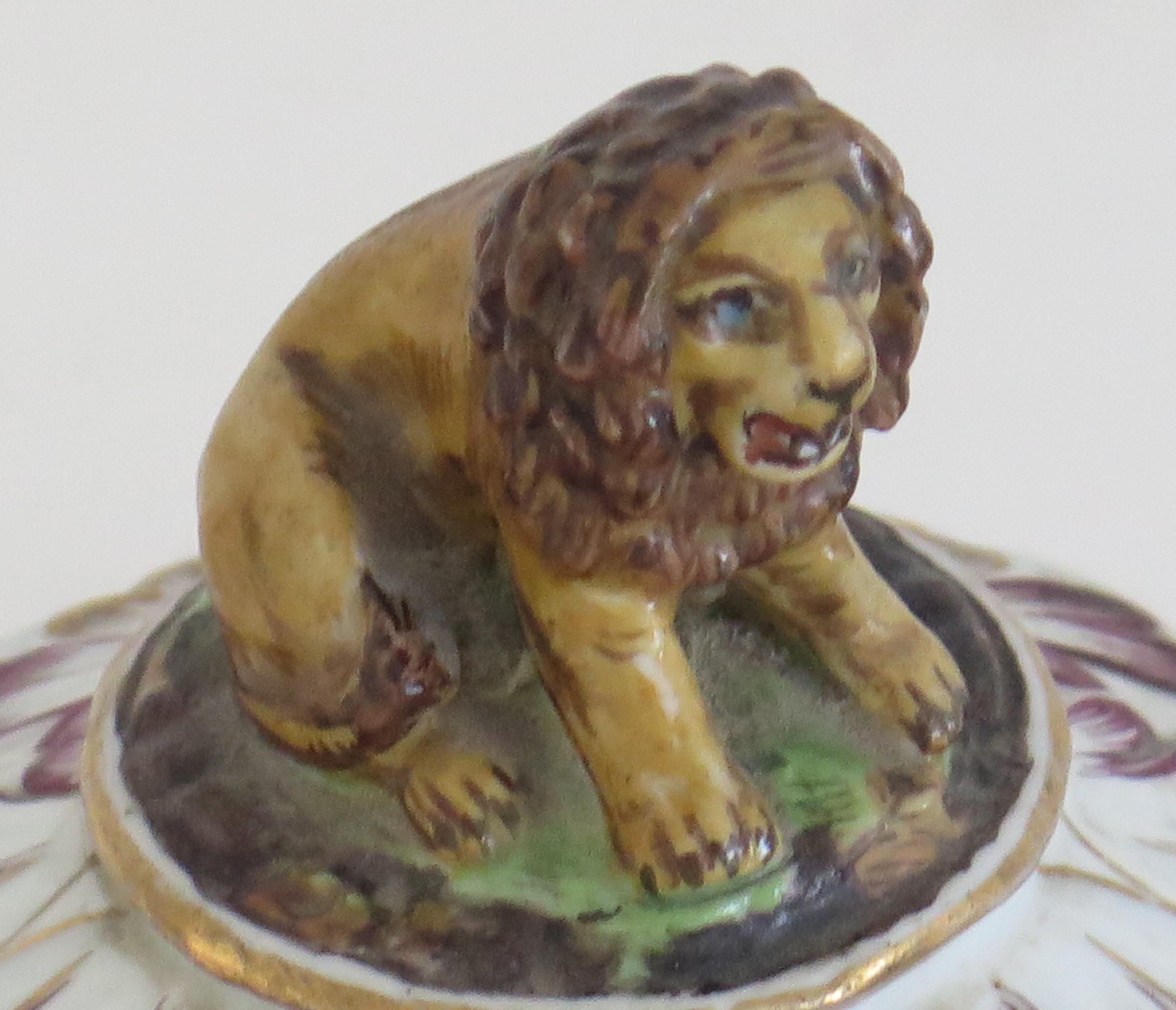Pichet à couvercle en porcelaine de Naples Capodimonte,  Italie - Début du XIXe siècle en vente 6
