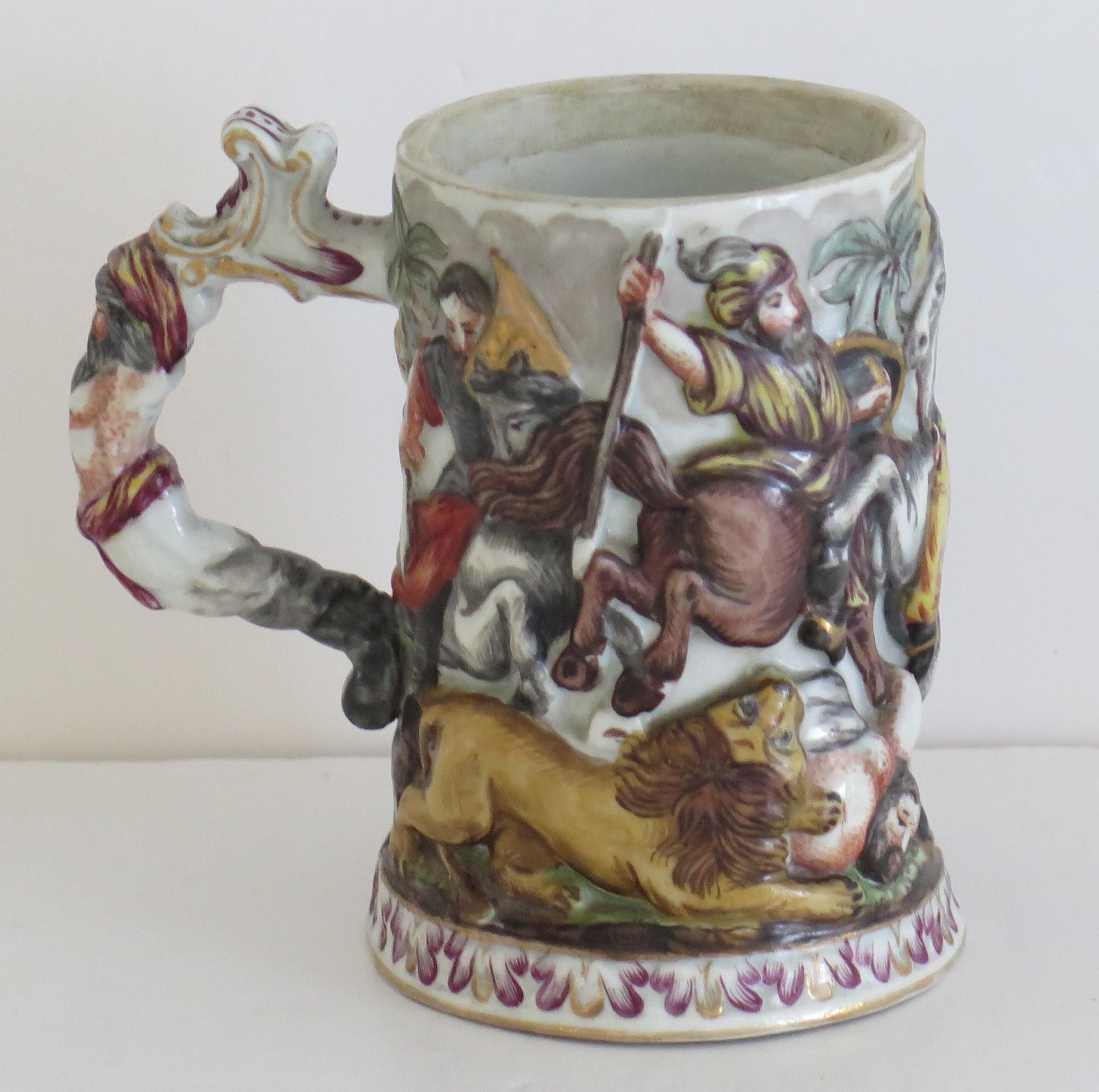 Naples Capodimonte Porcelain Lidded Tankard,  Italian Early 19th Century In Good Condition For Sale In Lincoln, Lincolnshire