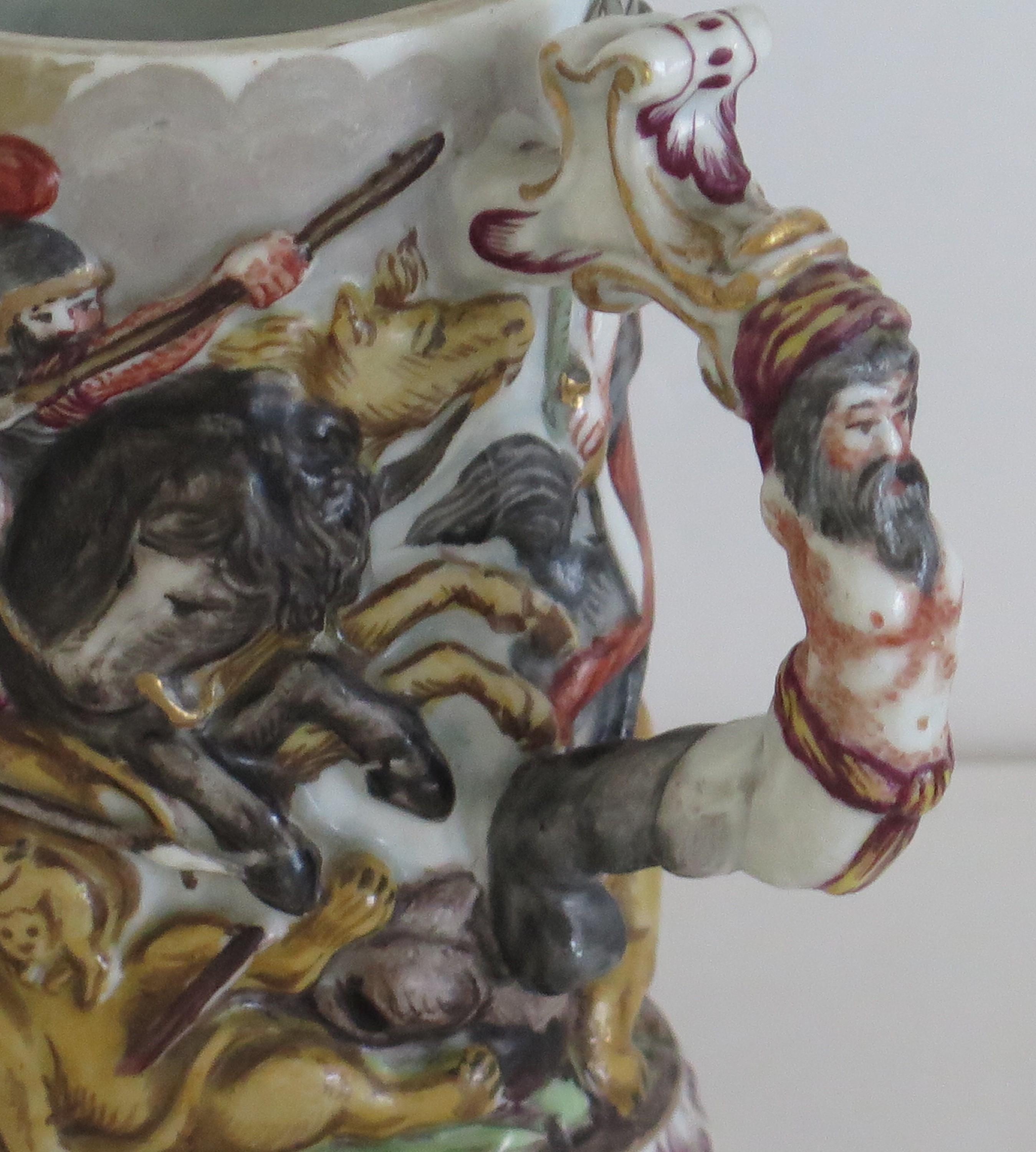 Pichet à couvercle en porcelaine de Naples Capodimonte,  Italie - Début du XIXe siècle en vente 2