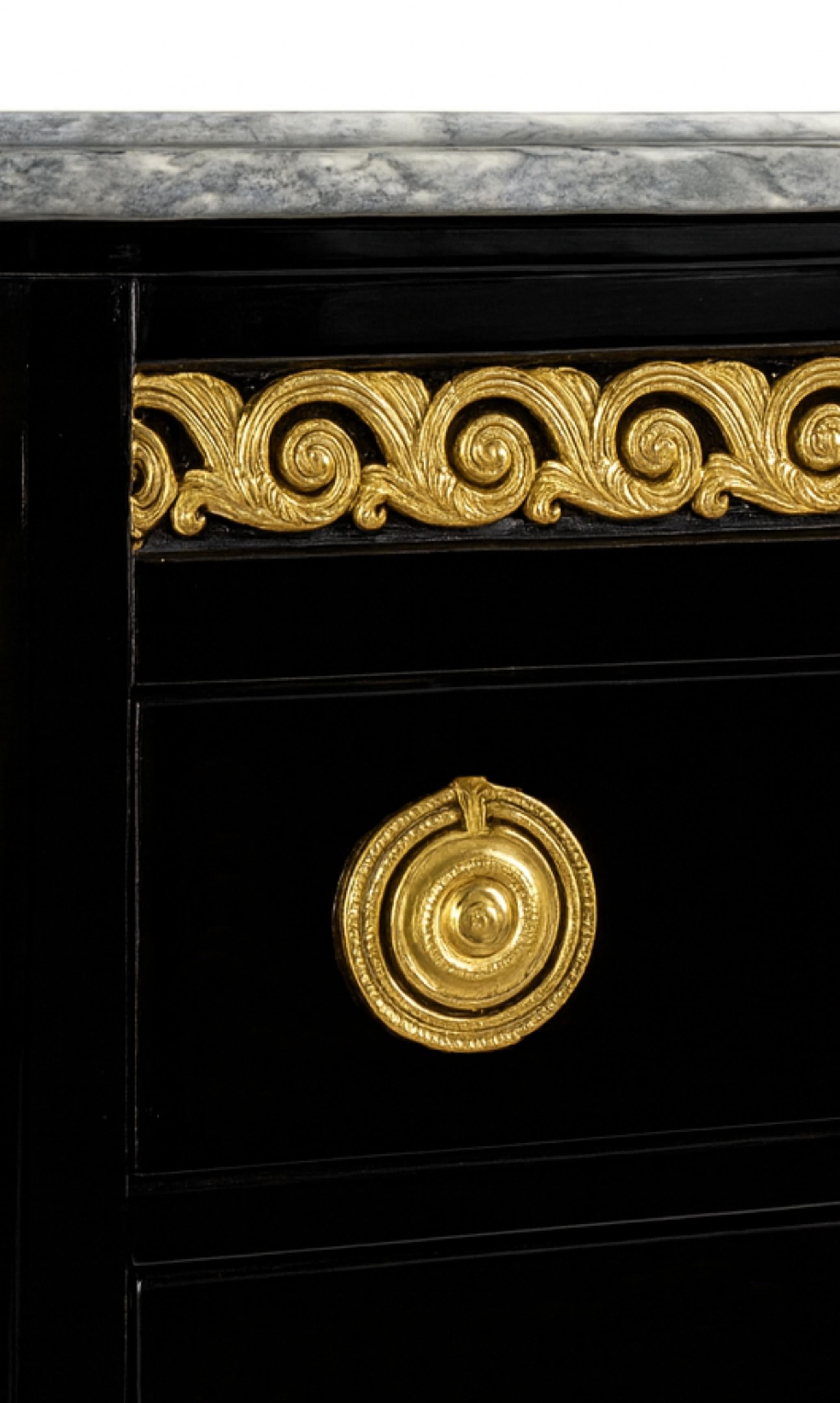 Commodo a cassettoniera in marmo laccato nero Napoleone III, XIX secolo in vendita 3