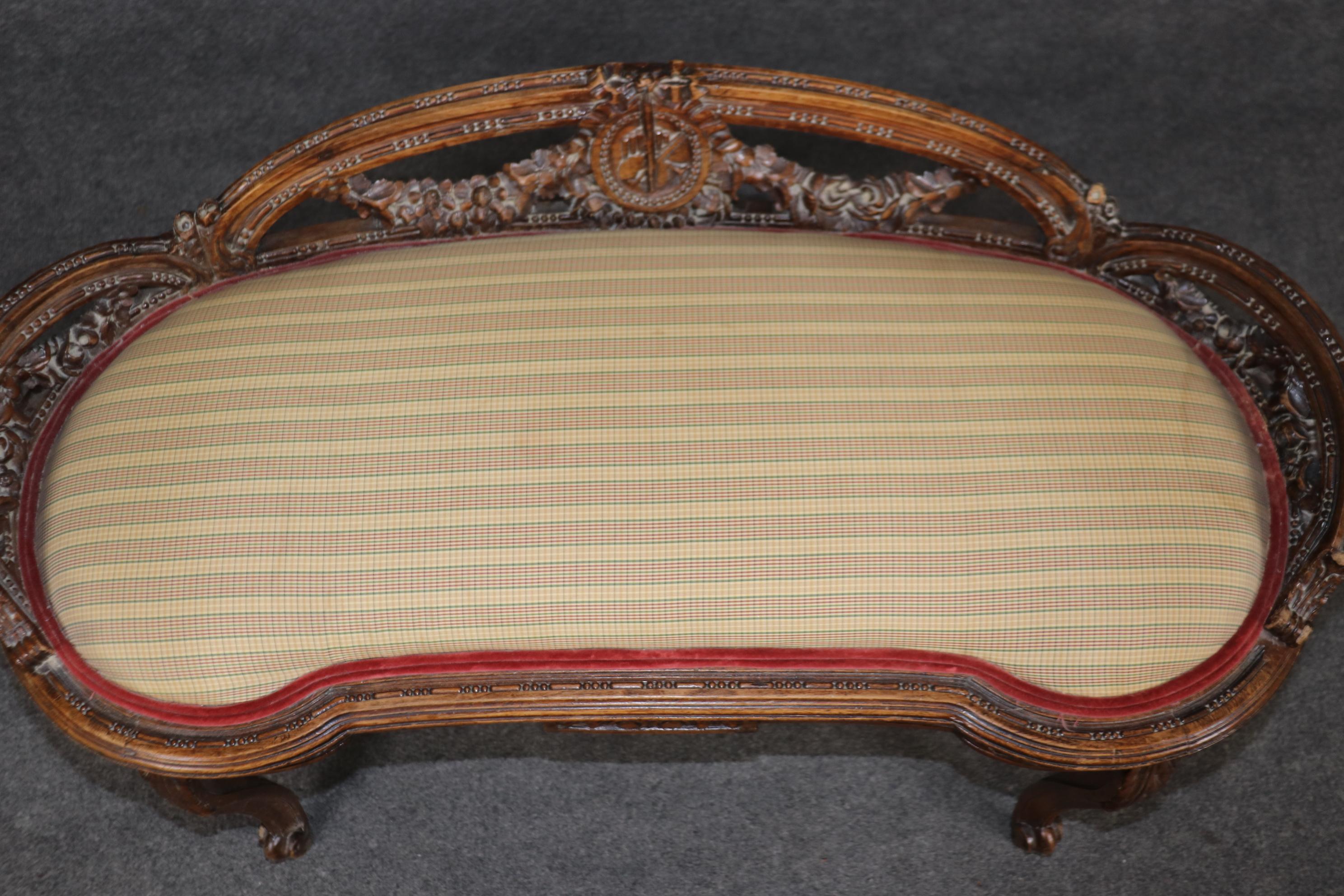 Napoleanic French Carved Walnut Louis XV Style Window Boudoir Bench Circa 1920 For Sale 6