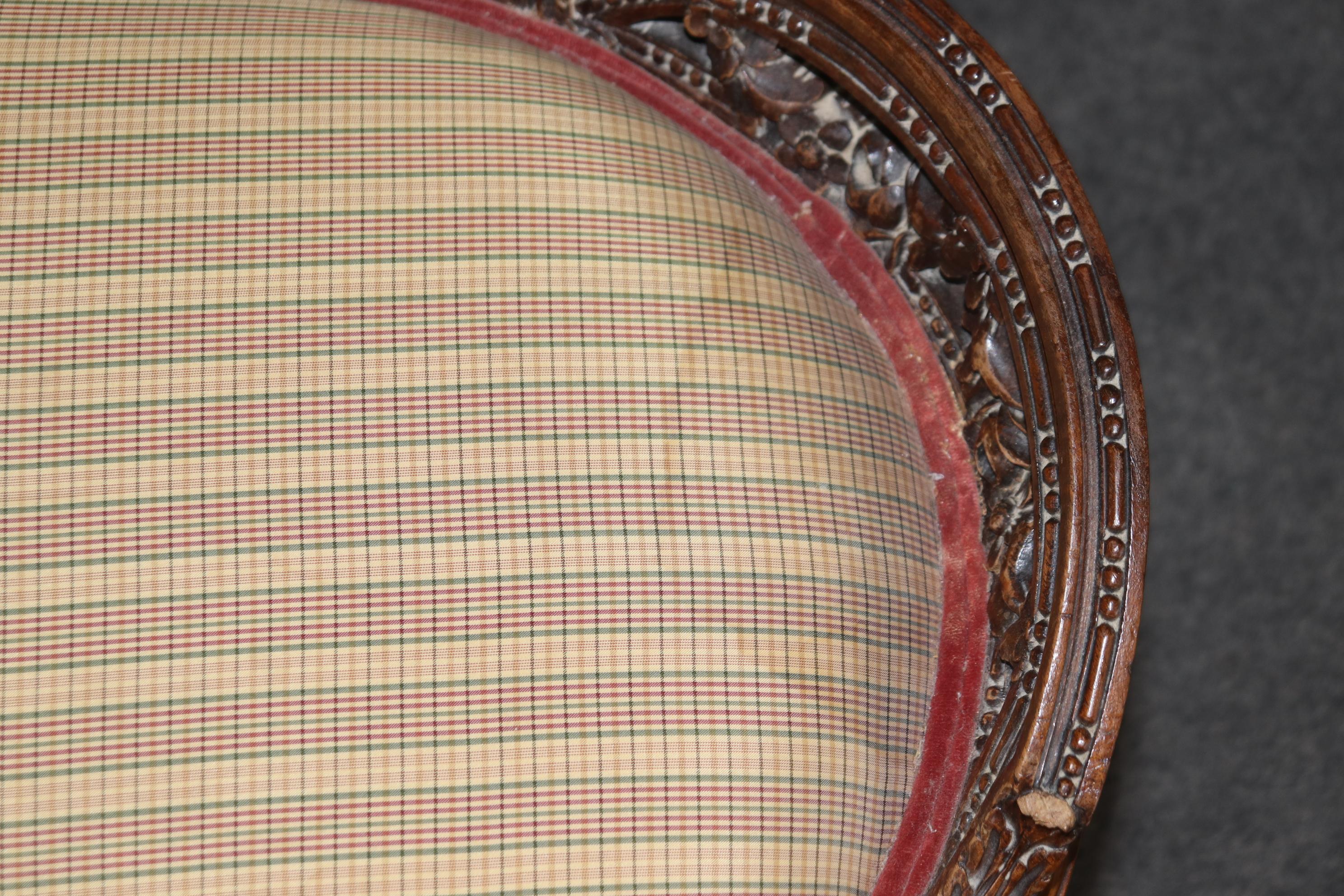 Napoleanic French Carved Walnut Louis XV Style Window Boudoir Bench Circa 1920 For Sale 7