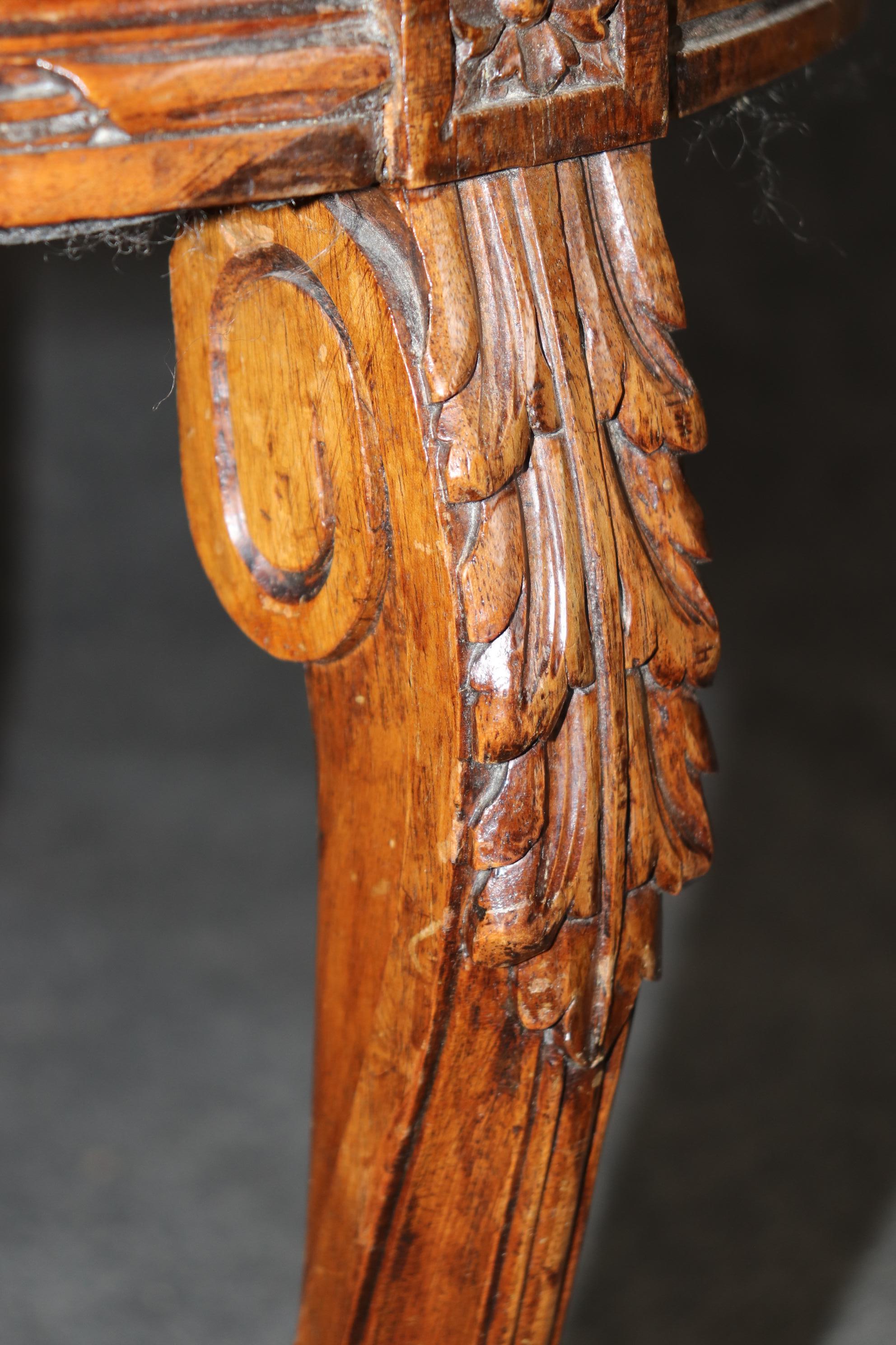 Napoleanic French Carved Walnut Louis XV Style Window Boudoir Bench Circa 1920 For Sale 8