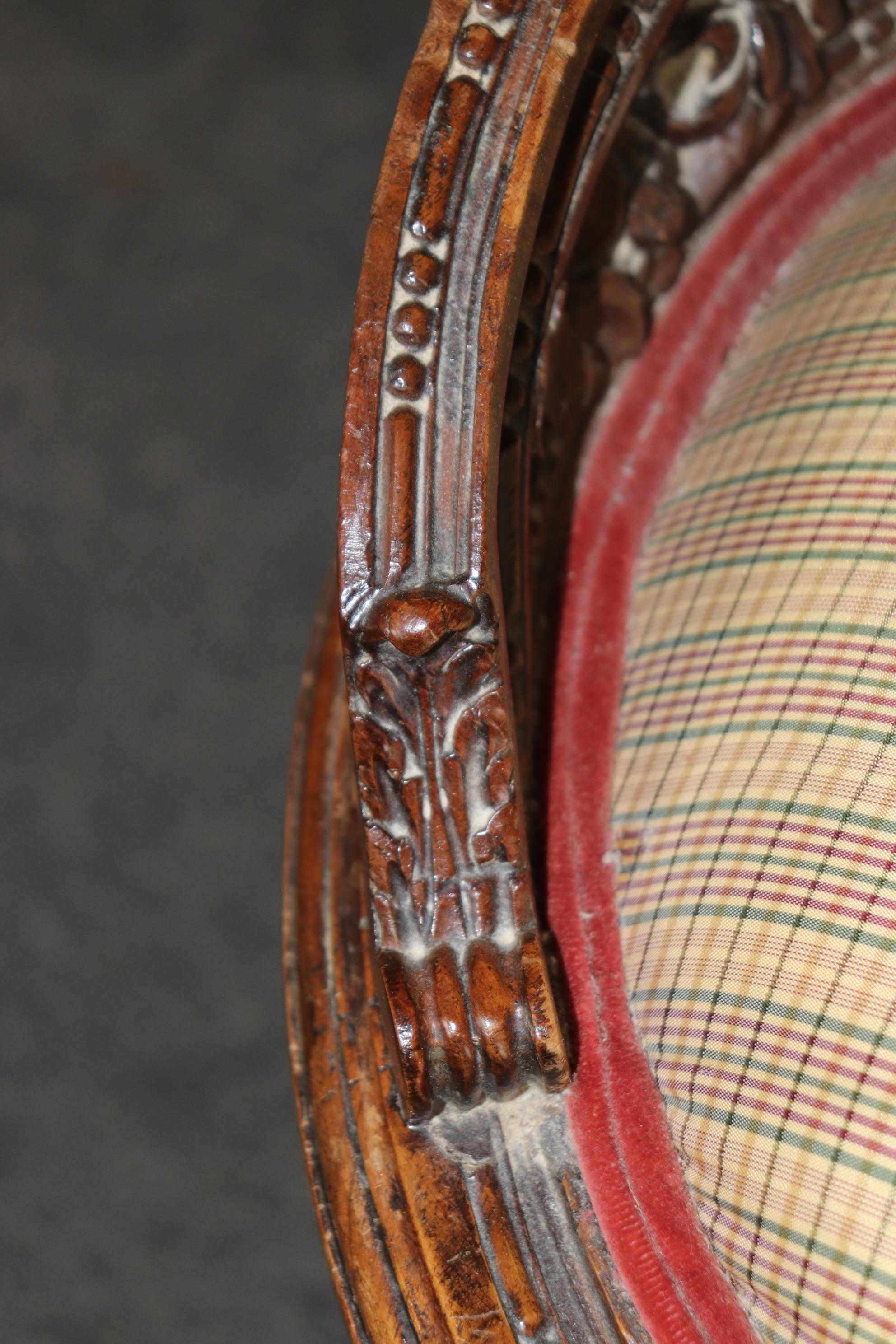 Napoleanic French Carved Walnut Louis XV Style Window Boudoir Bench Circa 1920 For Sale 9