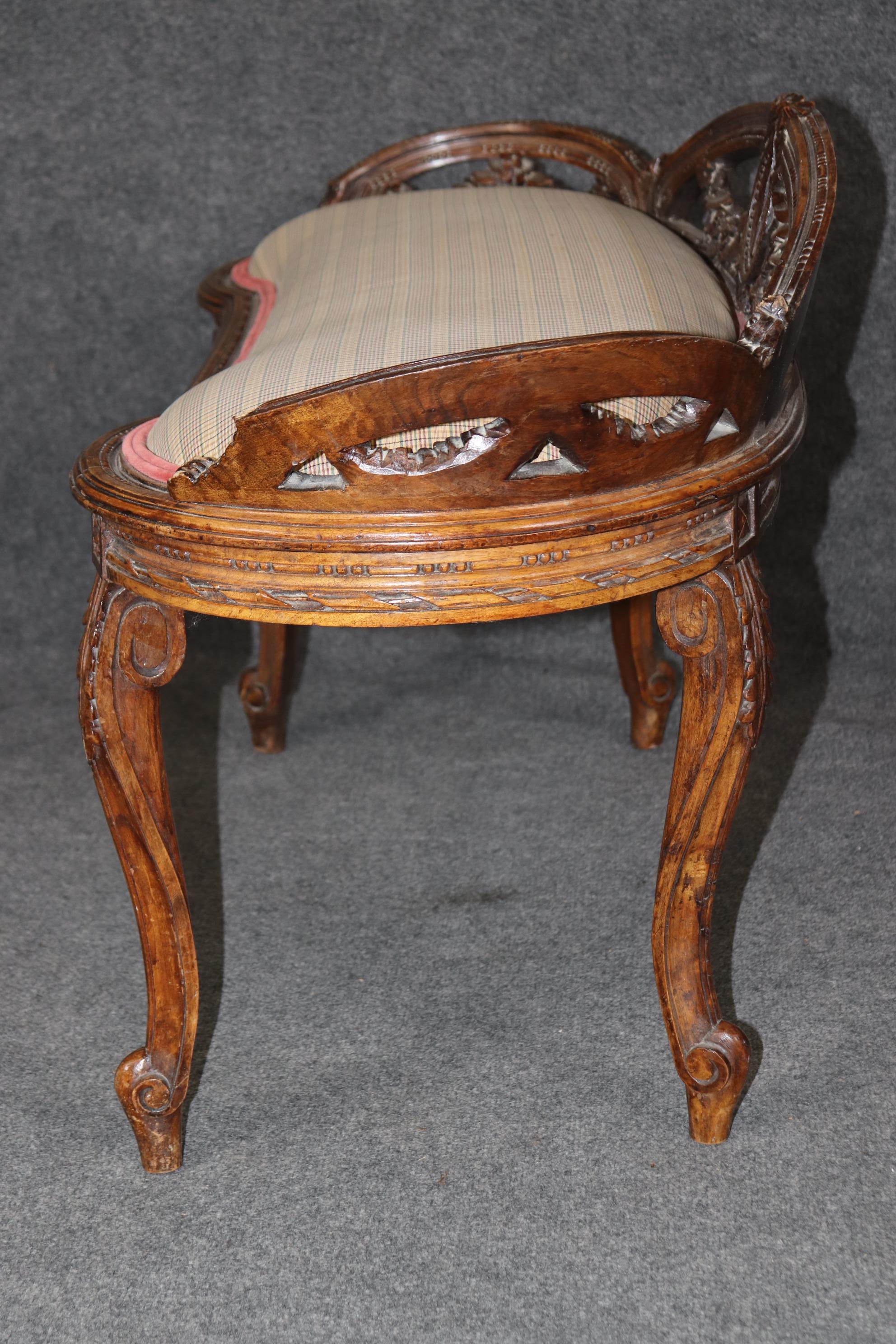 Early 20th Century Napoleanic French Carved Walnut Louis XV Style Window Boudoir Bench Circa 1920 For Sale