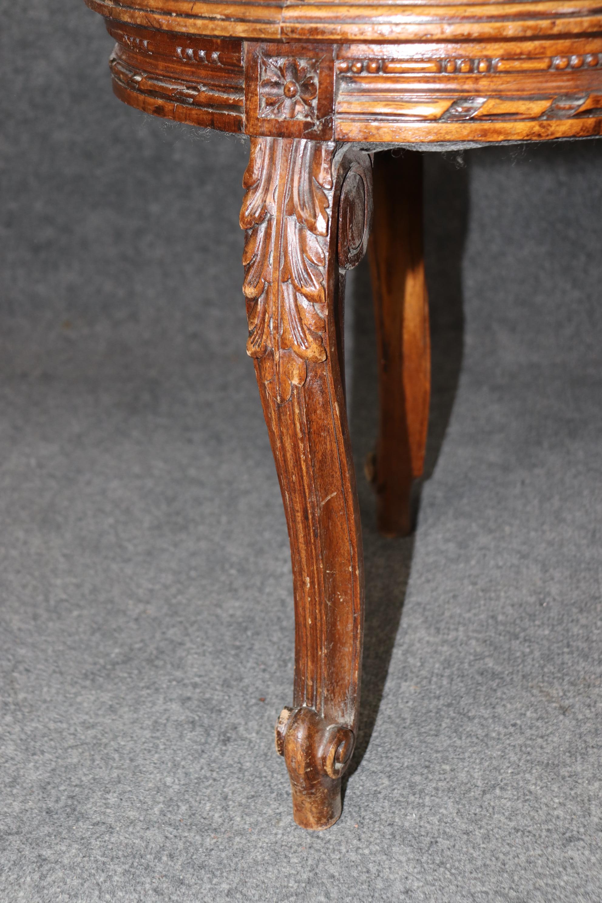 Napoleanic French Carved Walnut Louis XV Style Window Boudoir Bench Circa 1920 For Sale 3