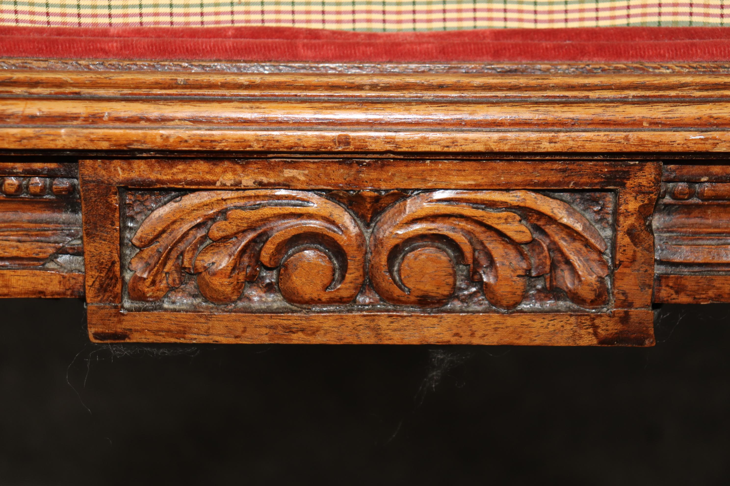 Napoleanic French Carved Walnut Louis XV Style Window Boudoir Bench Circa 1920 For Sale 4