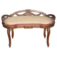 Napoleonische französische geschnitzte Boudoir-Bank aus Nussbaumholz im Louis-XV-Stil mit Fenstern, um 1920