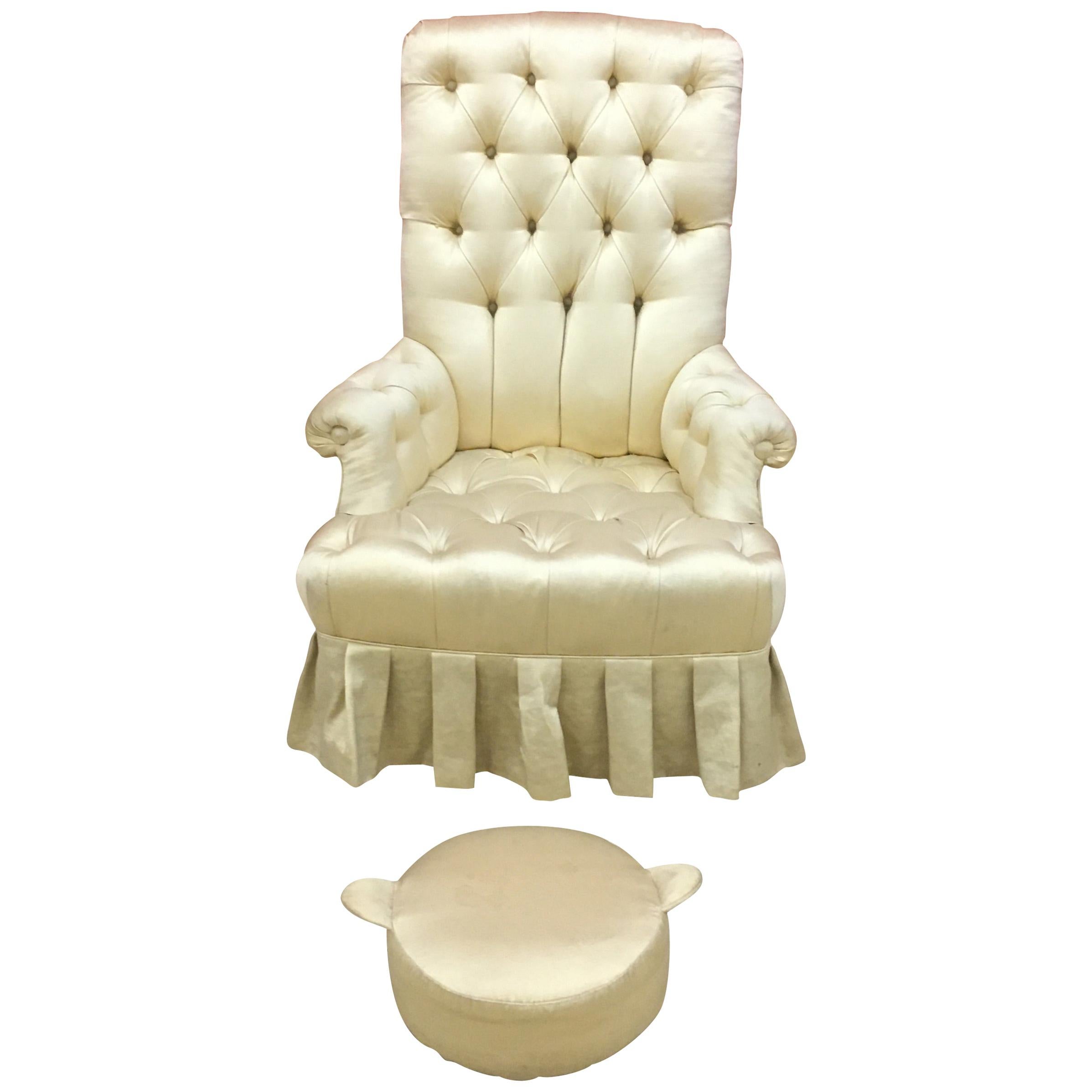 Fauteuil "Crapaud" de style Napoléon 3:: recouvert de satin:: vers 1950:: baroque en vente