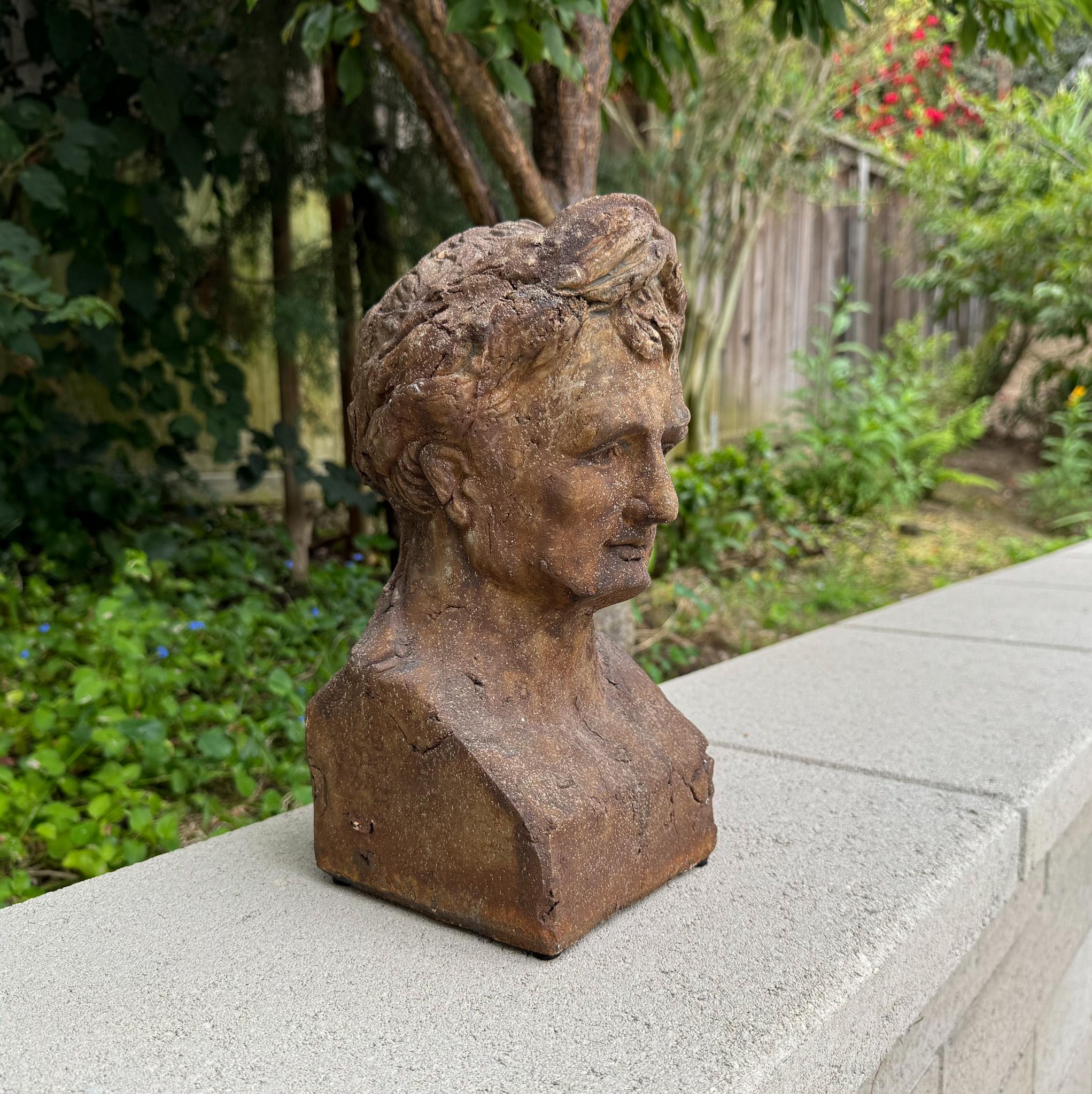 Busto in terracotta invecchiata di Napoleone come Cesare, XX secolo in vendita 6