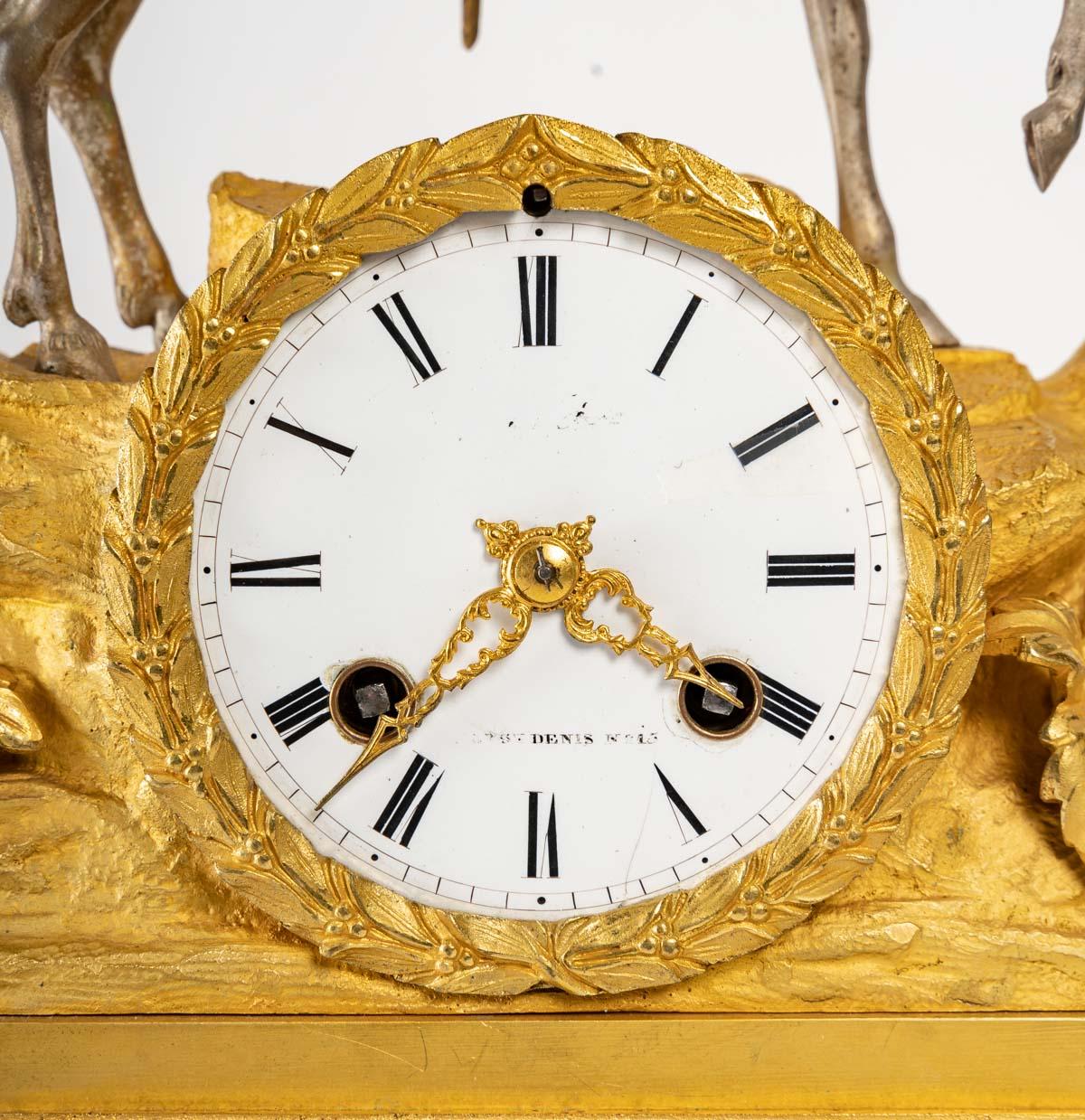 Napoleon Bonaparte gilt bronze clock.
Measures: H: 43 cm, W: 27 cm, D: 9 cm.
ref 3037