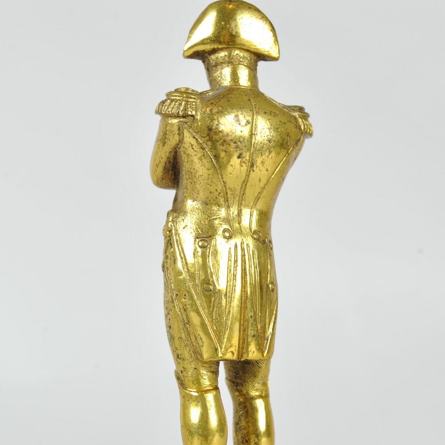 Napoléon Bonaparte debout, sculpture en bronze doré, 19e siècle en vente 3