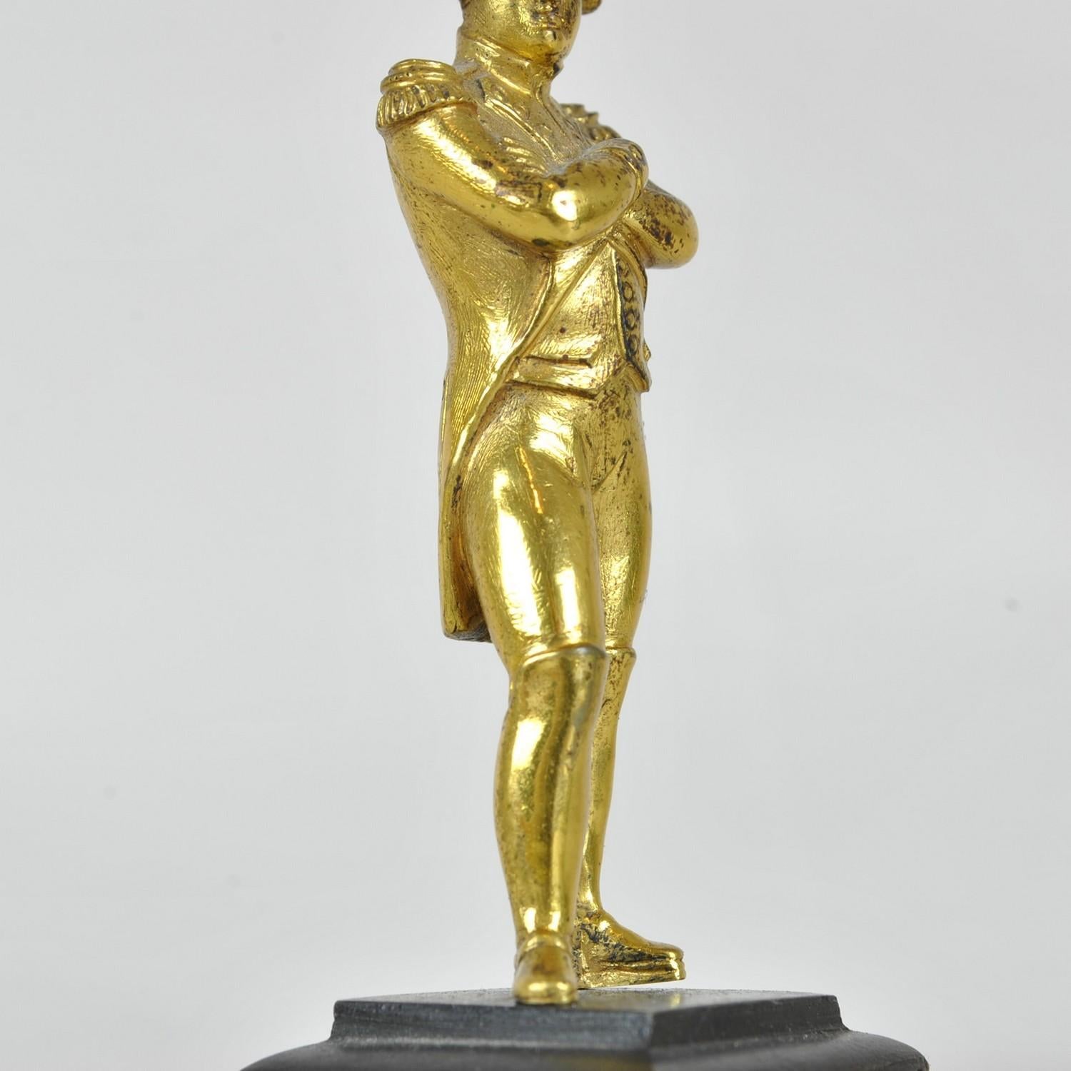 Napoléon Bonaparte debout, sculpture en bronze doré, 19e siècle en vente 6