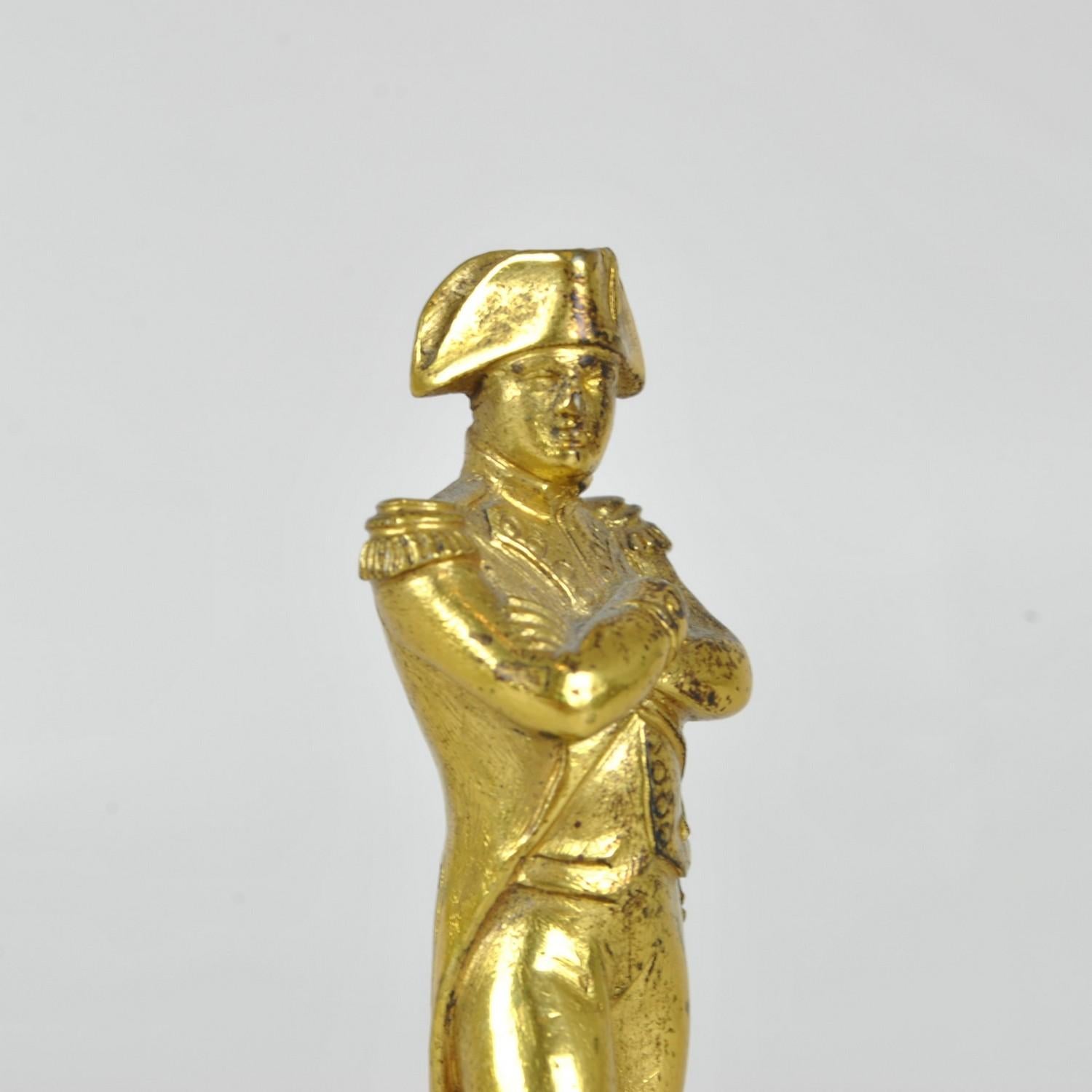 Napoléon Bonaparte debout, sculpture en bronze doré, 19e siècle en vente 7