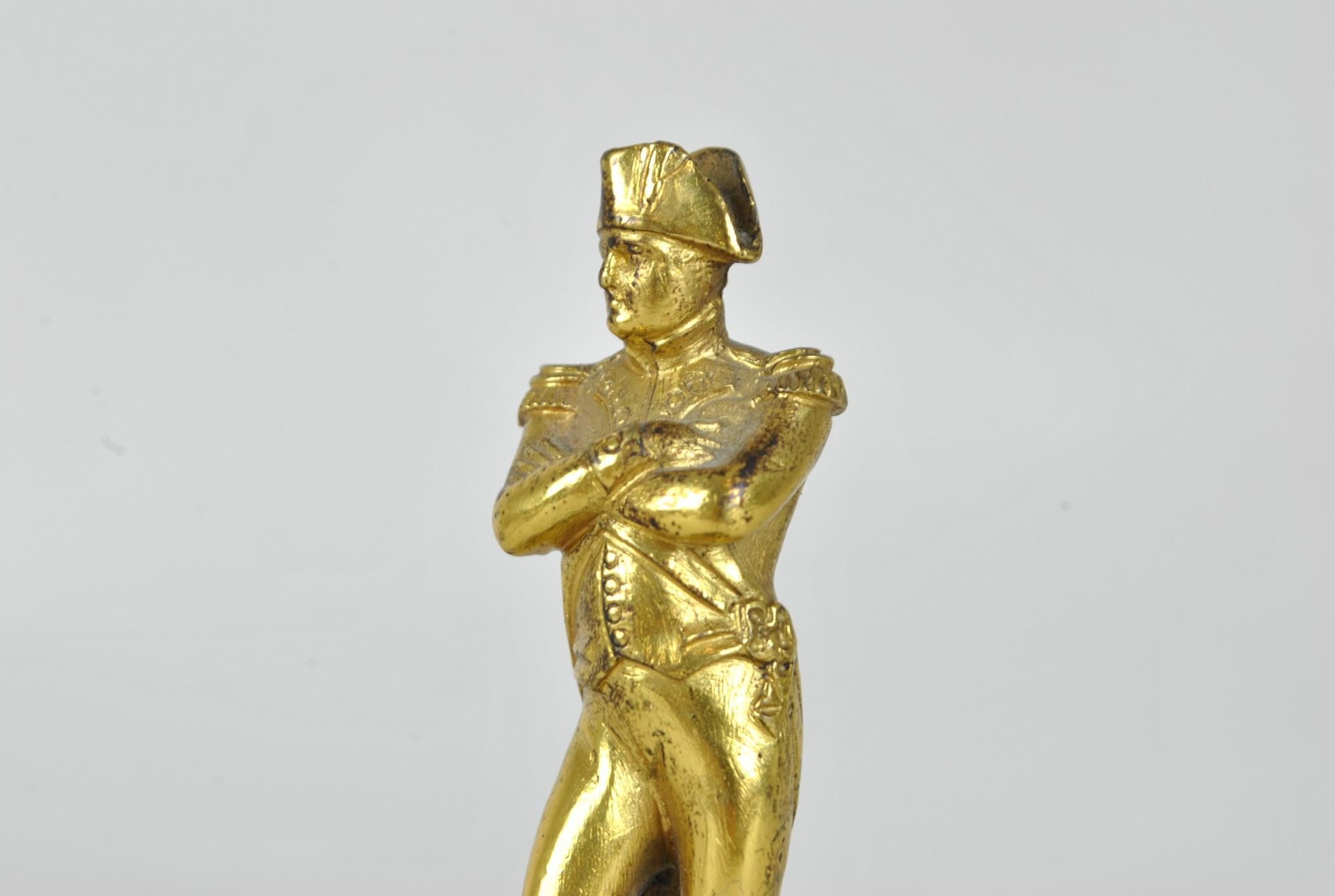 Napoléon Bonaparte debout, sculpture en bronze doré, 19e siècle en vente 8