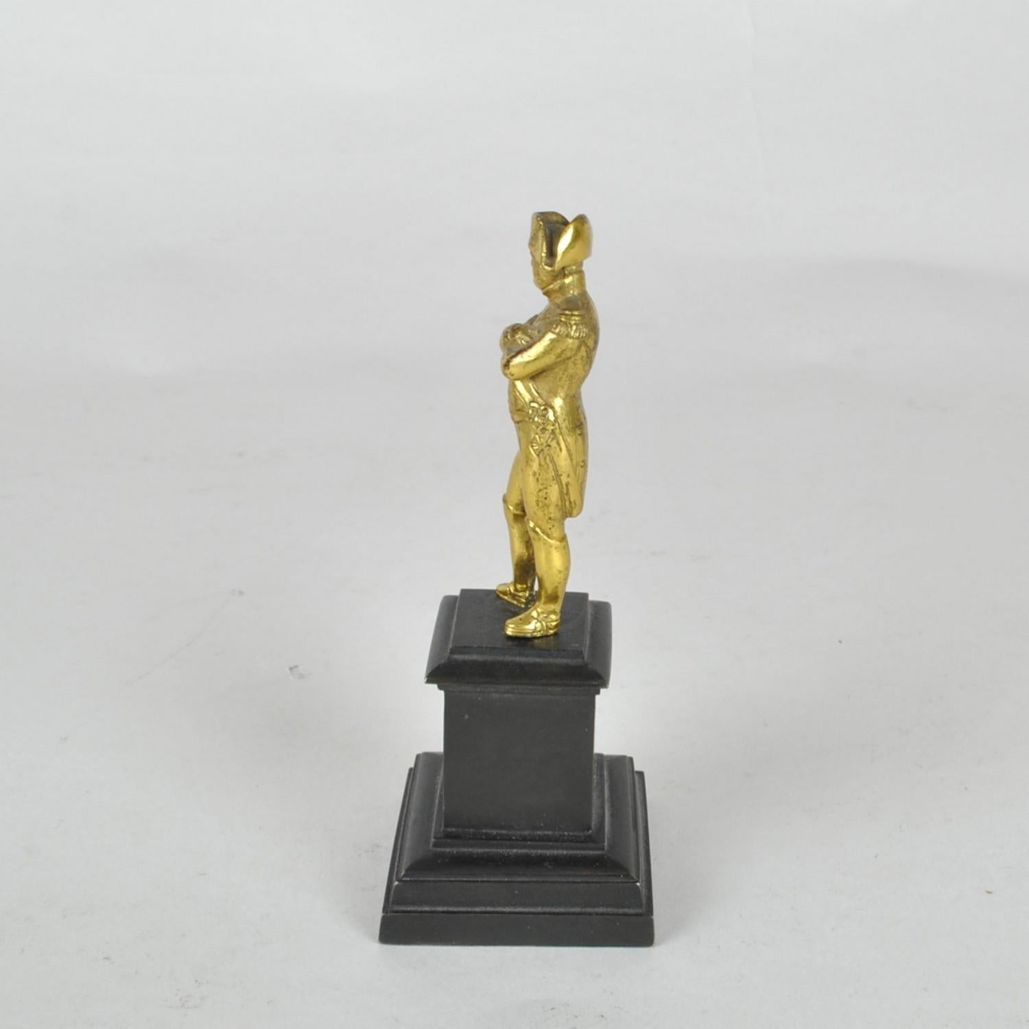 Napoleon Bonaparte-Skulptur aus vergoldeter Bronze, Napoleon Bonaparte, 19. Jahrhundert im Zustand „Gut“ im Angebot in MARSEILLE, FR