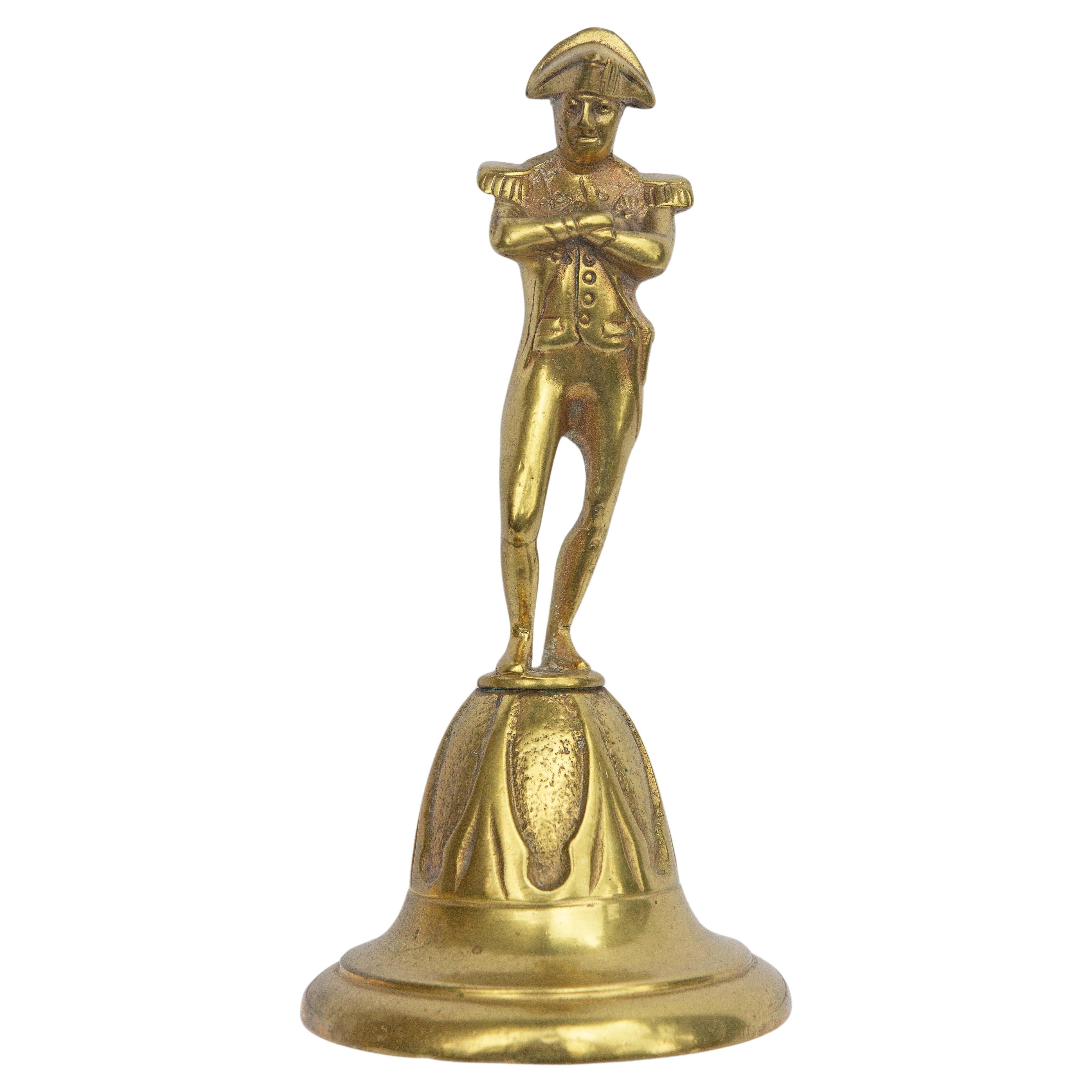 Napoleon Messing-Schreibtisch-Top-Skulptur und Glocke im Zustand „Gut“ im Angebot in Rochester, NY