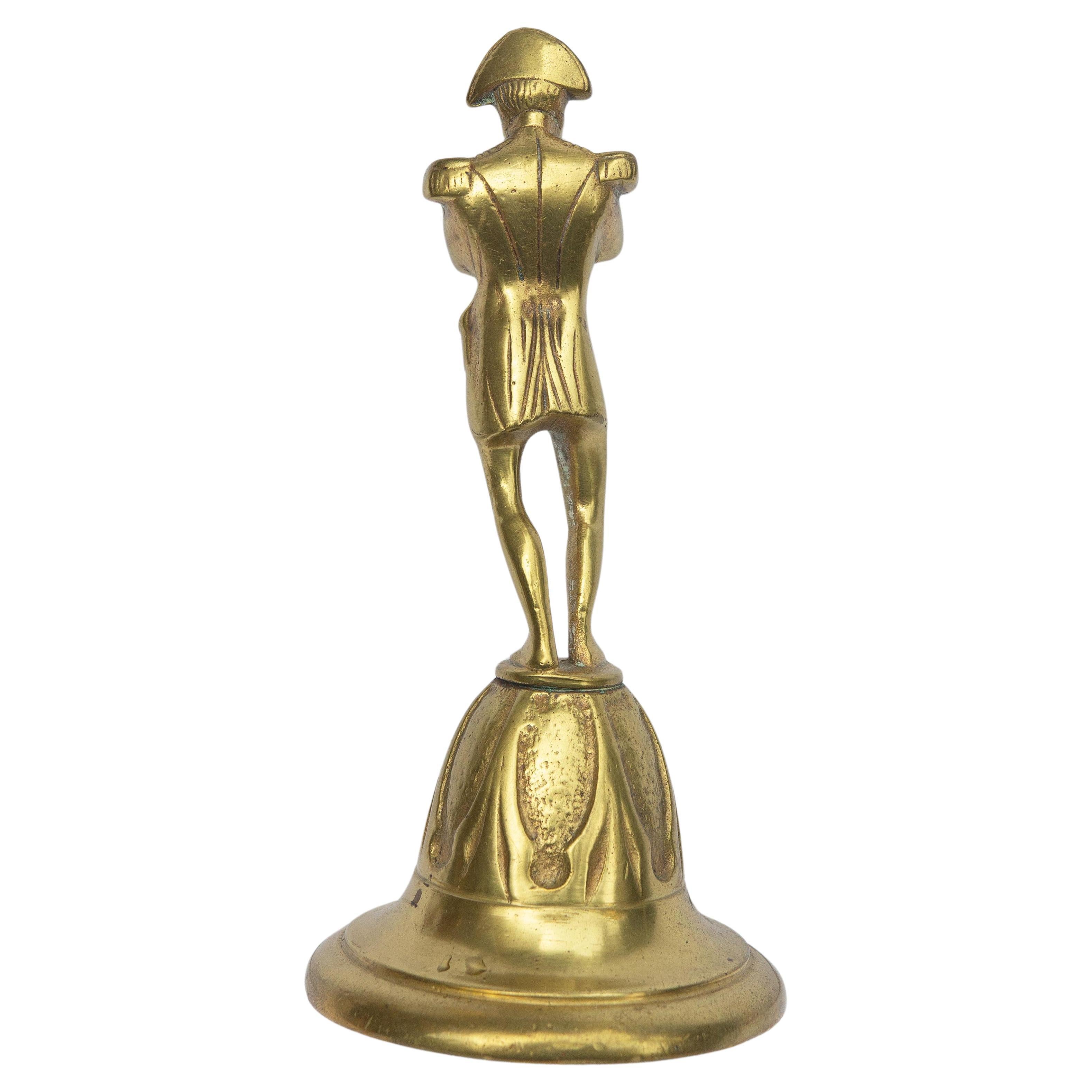 Napoleon Messing-Schreibtisch-Top-Skulptur und Glocke (19. Jahrhundert) im Angebot