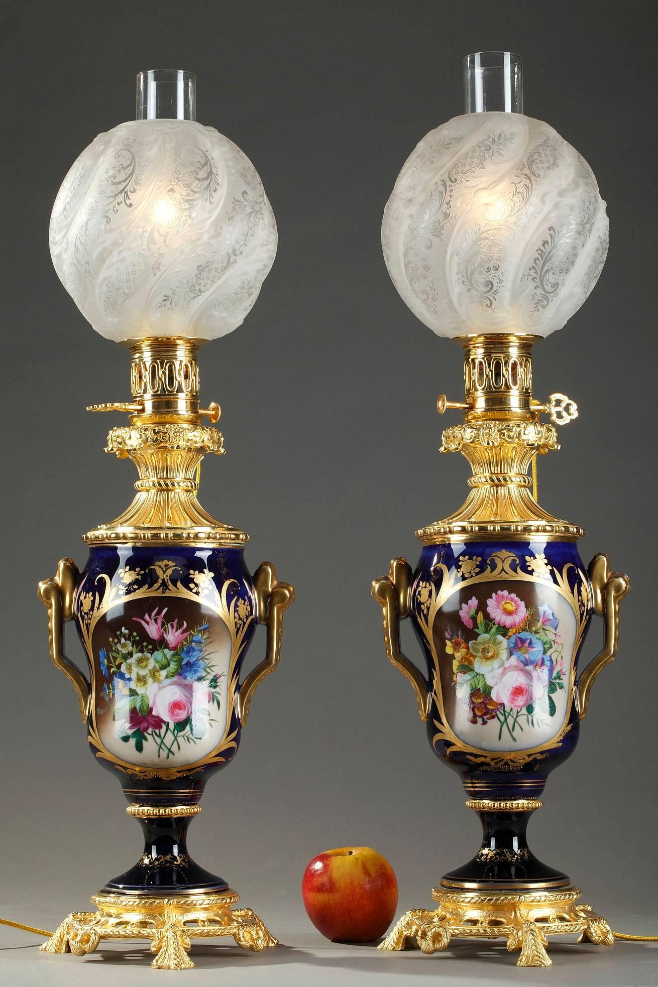 Napoleon III Bayeux Porcelain Oil Lamps In Good Condition In Paris, FR