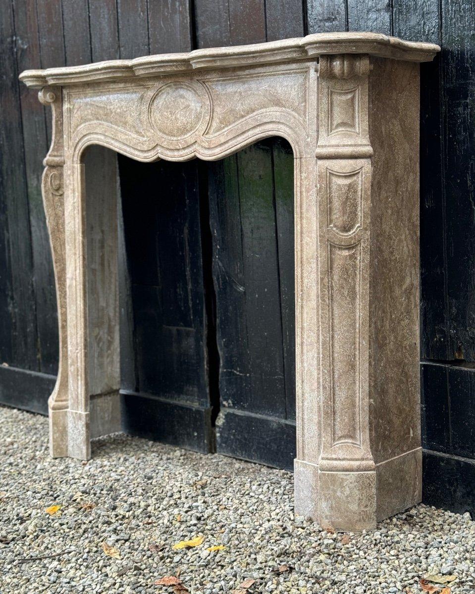 Cheminée Napoléon III en marbre beige Lumel Circa 1900 en vente 5