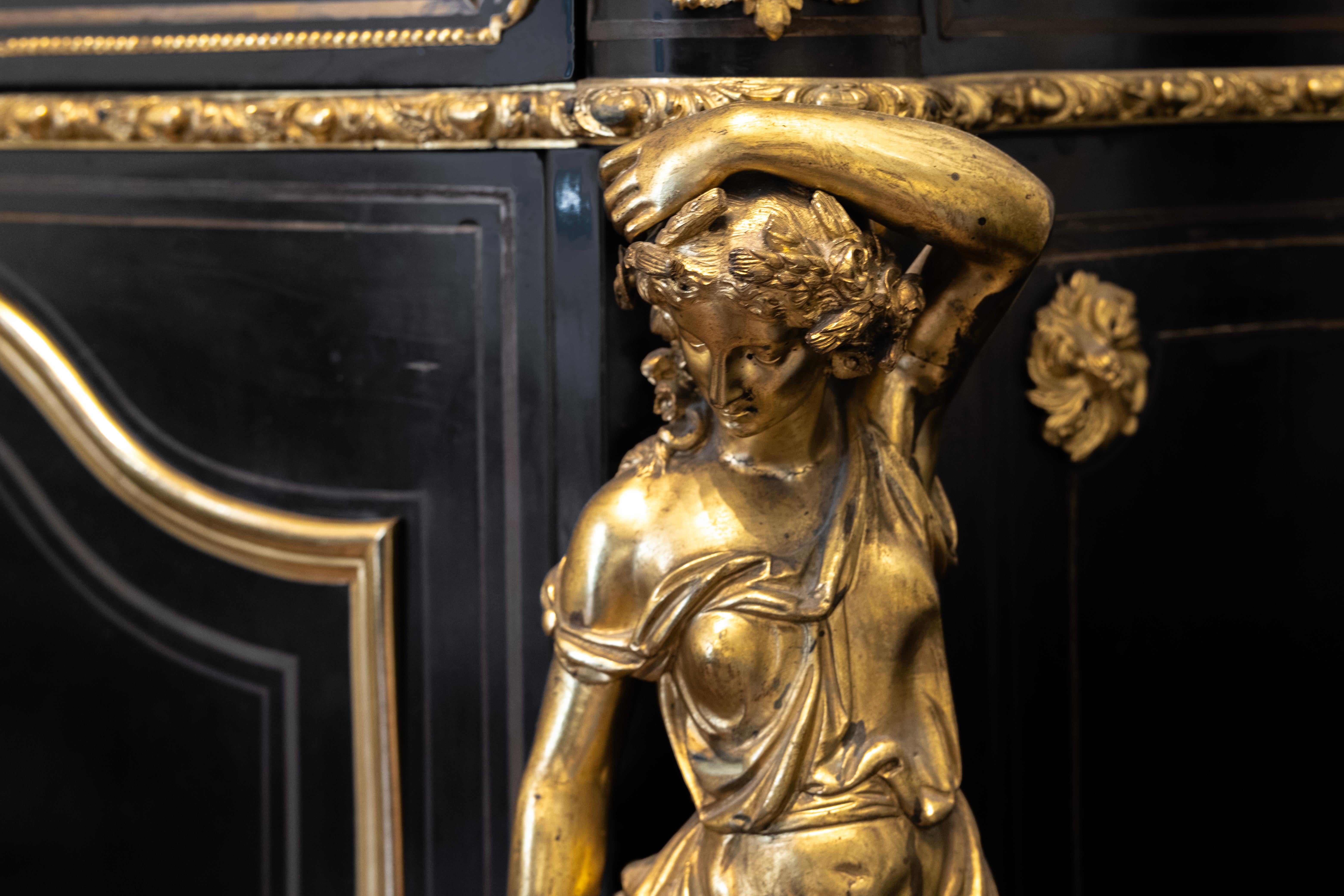 Bronze Cabinet Napoléon III noir avec montures en bronze doré et argenté en vente