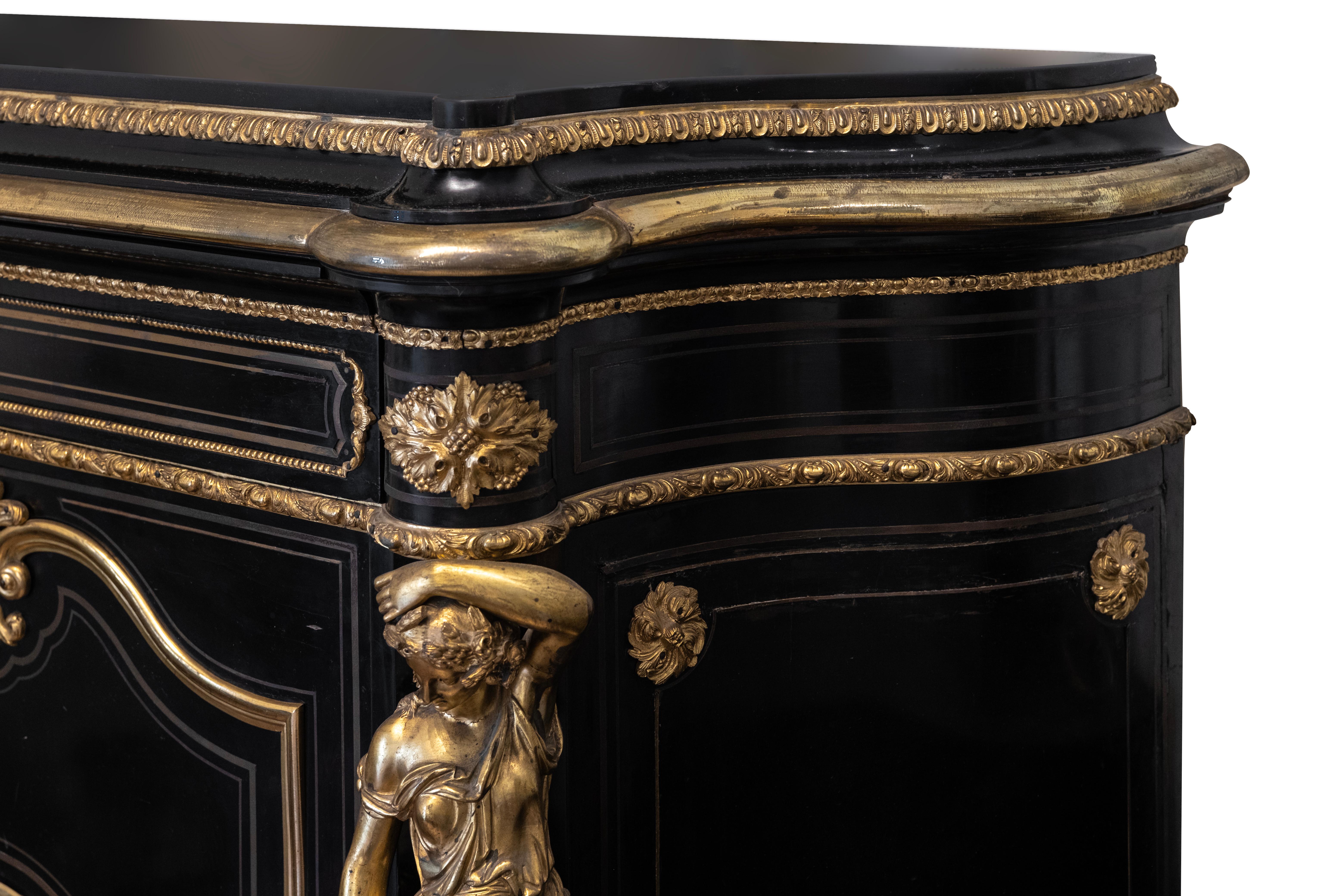 Cabinet Napoléon III noir avec montures en bronze doré et argenté en vente 2