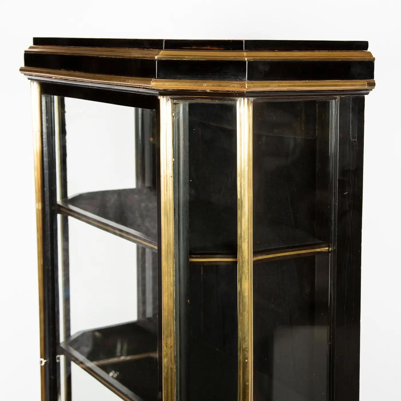Vetrina Napoleone III in lacca nera e ottone in vendita 3