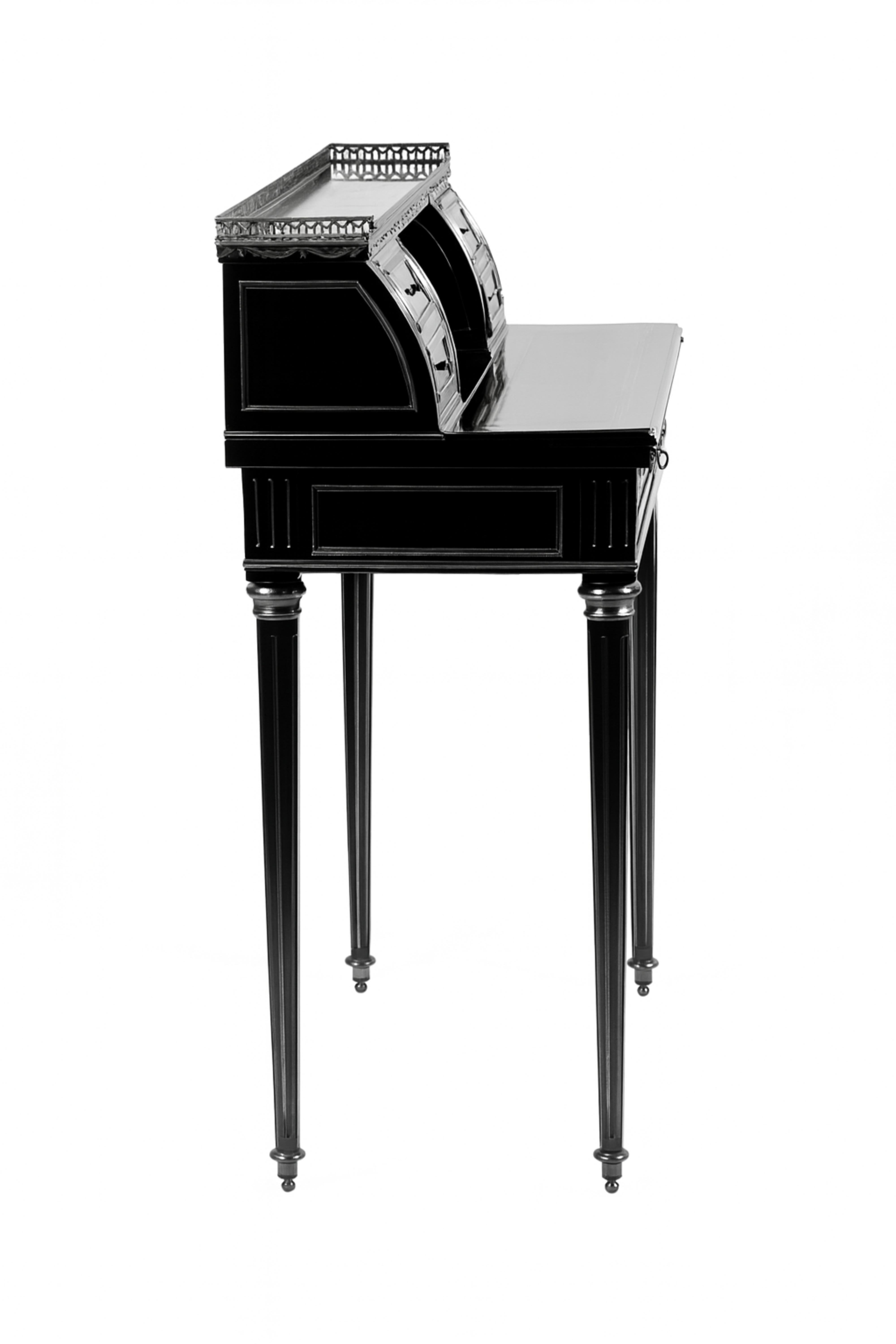 Scrivania bonheur du Jour in lacca nera Napoleone III, fine XIX secolo In condizioni buone in vendita a Lisbon, PT