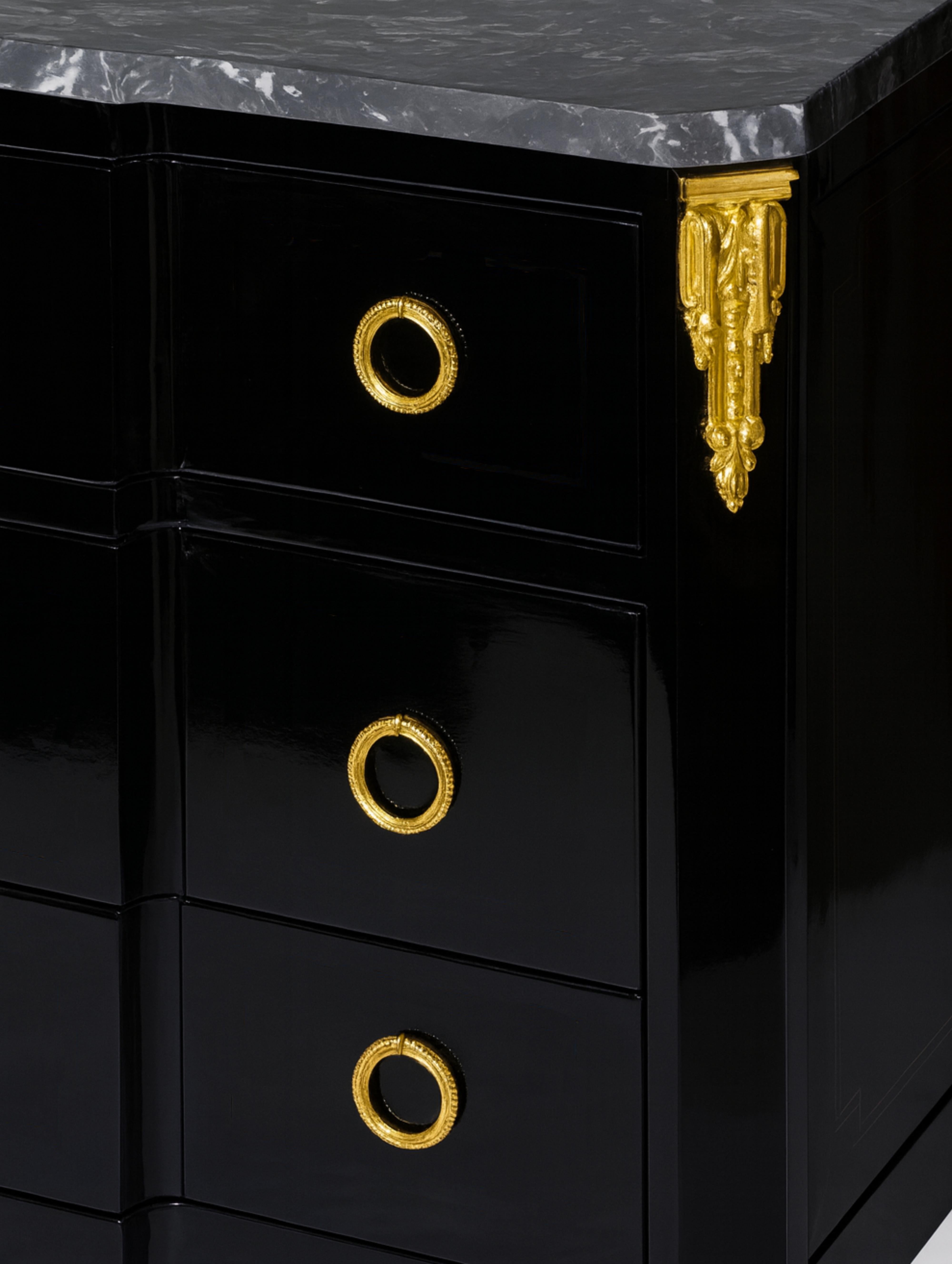 Napoleon III Black Lacquer Breakfront Commode, 19th Century In Good Condition For Sale In Lisbon, PT