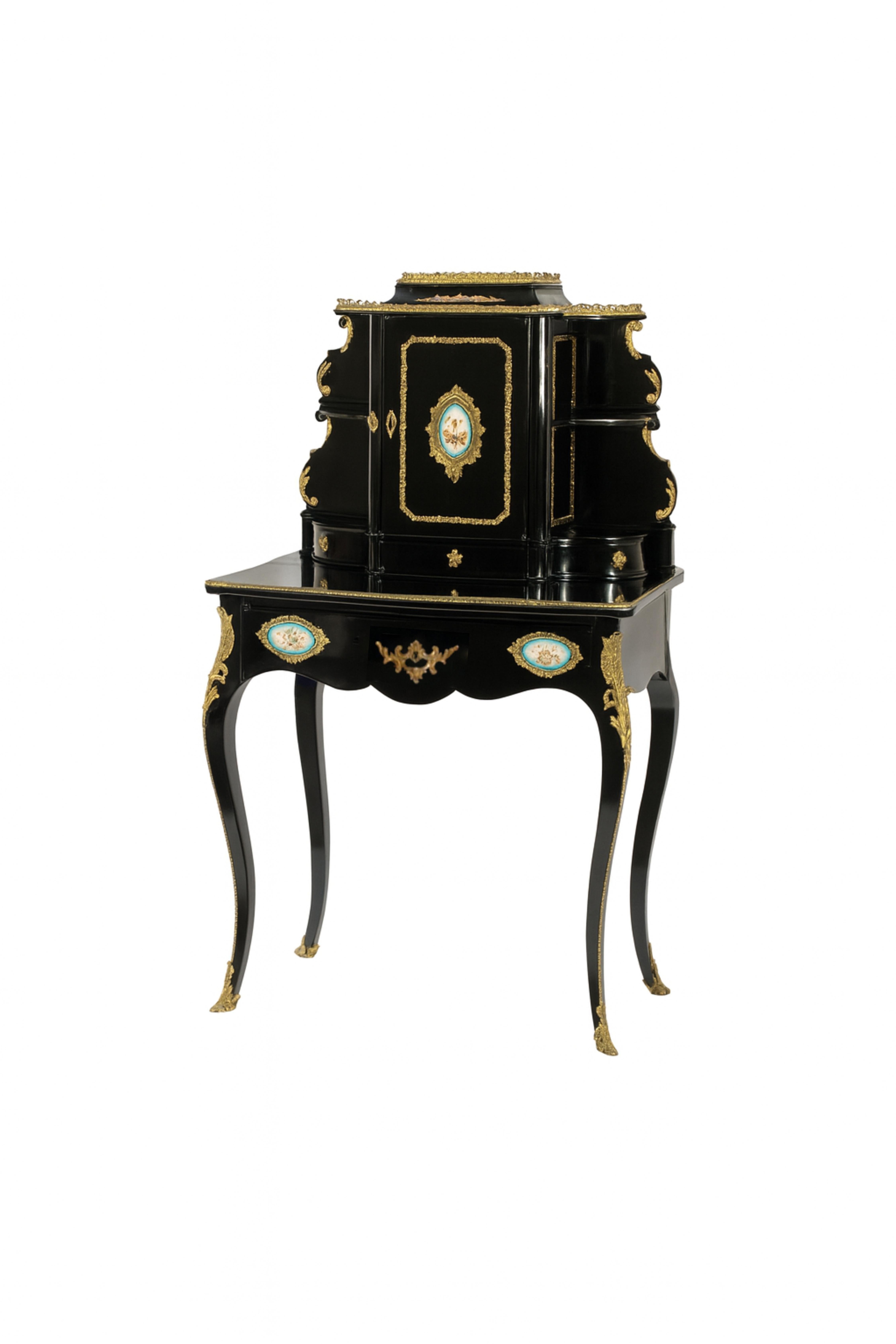 Napoleon III Schwarzer Lack Bronze und Porzellan Bonheur du Jour Schreibtisch (Französisch) im Angebot
