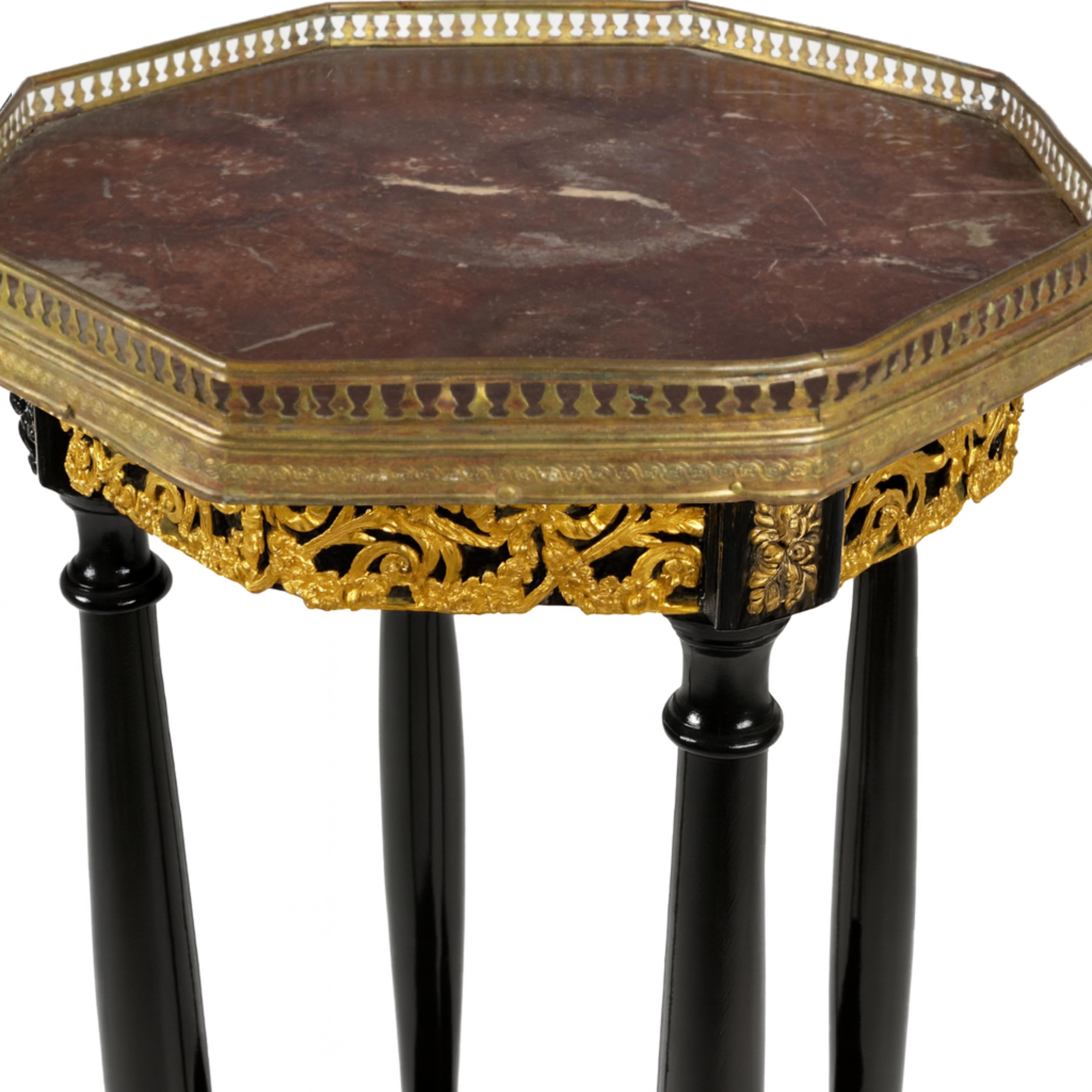 Laiton Guéridon Napoléon III en laque noire, XIXe siècle en vente